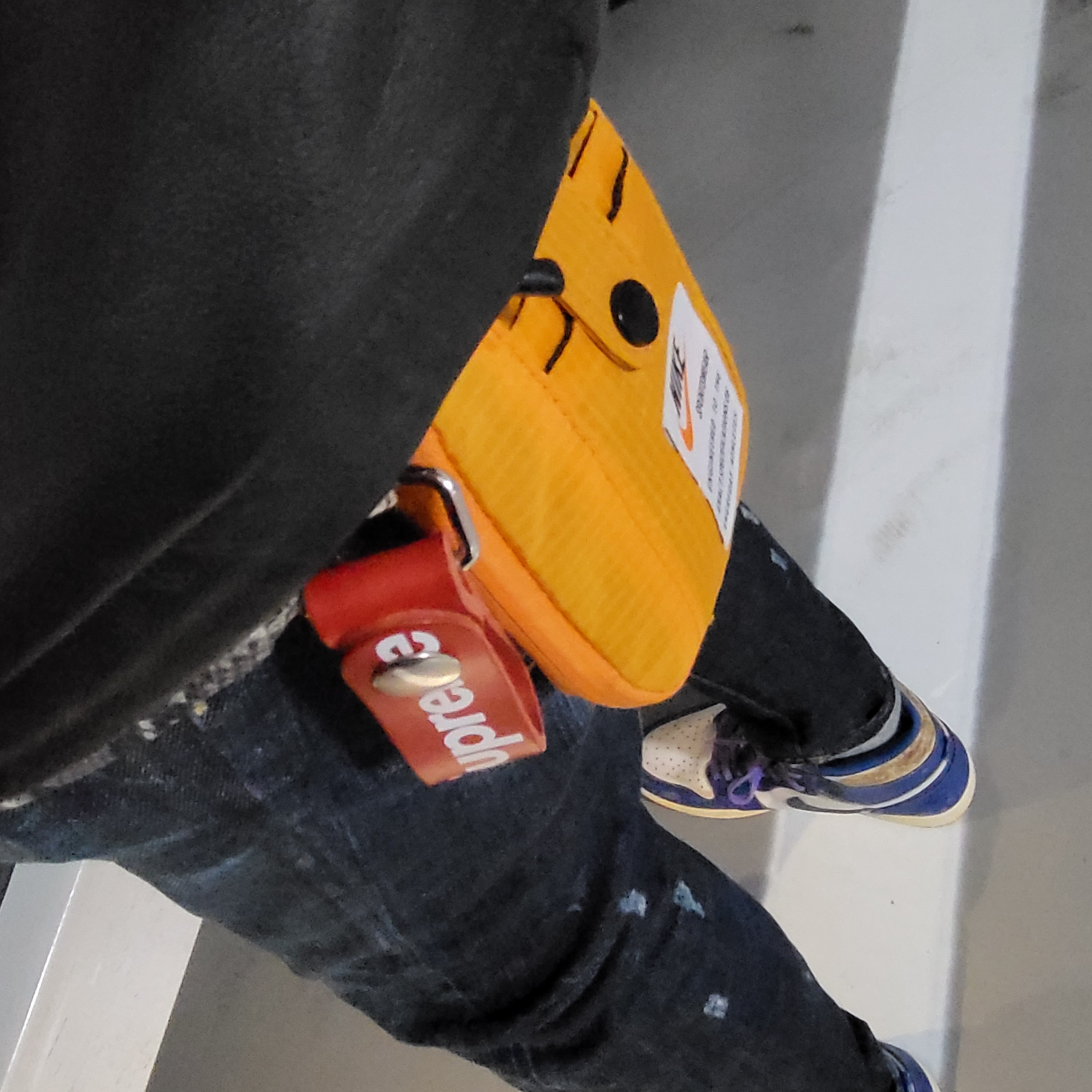 Supreme Leather Key Loop Red - 21SS 착용 스타일