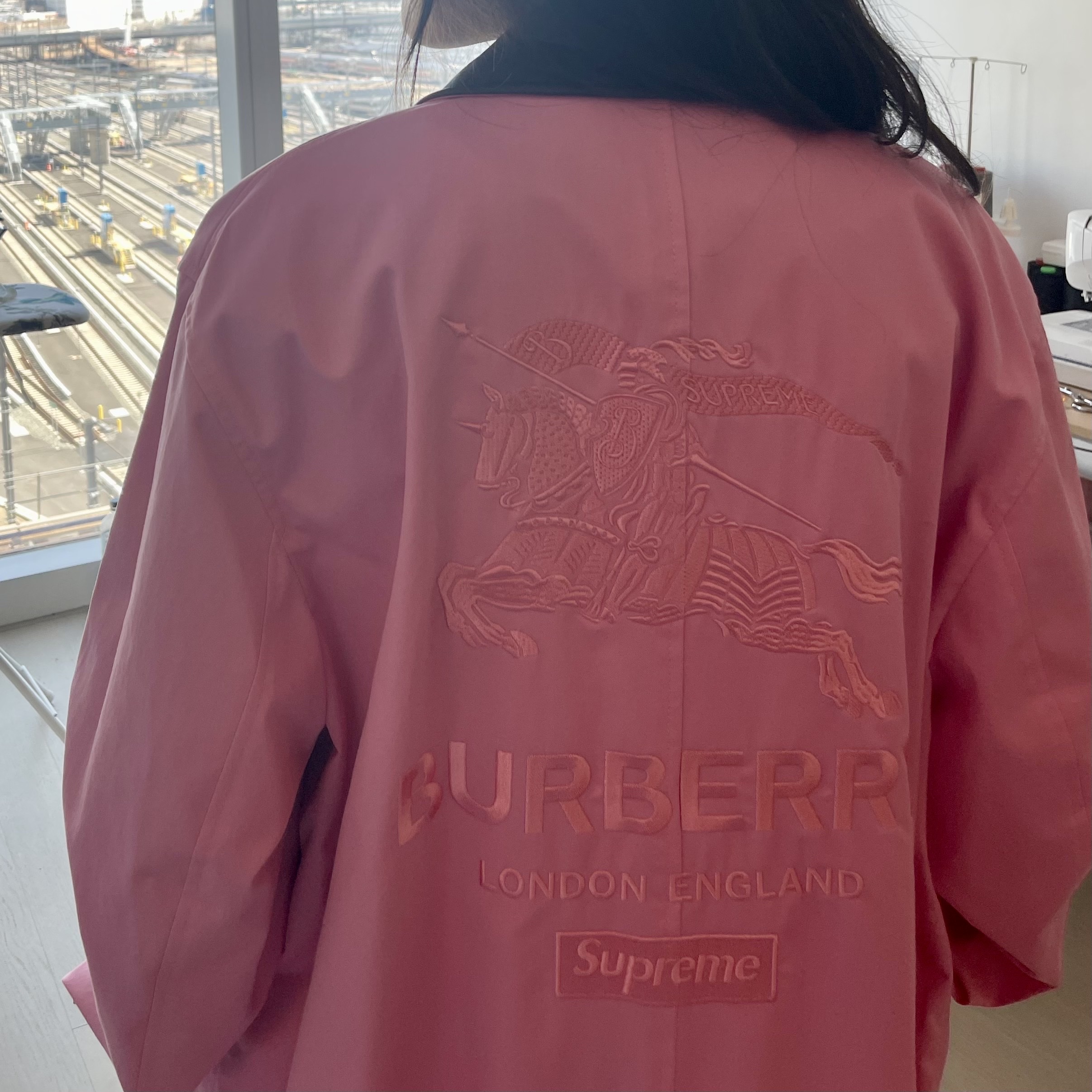 Supreme x Burberry Leather Collar Trench Pink - 22SS 착용 스타일