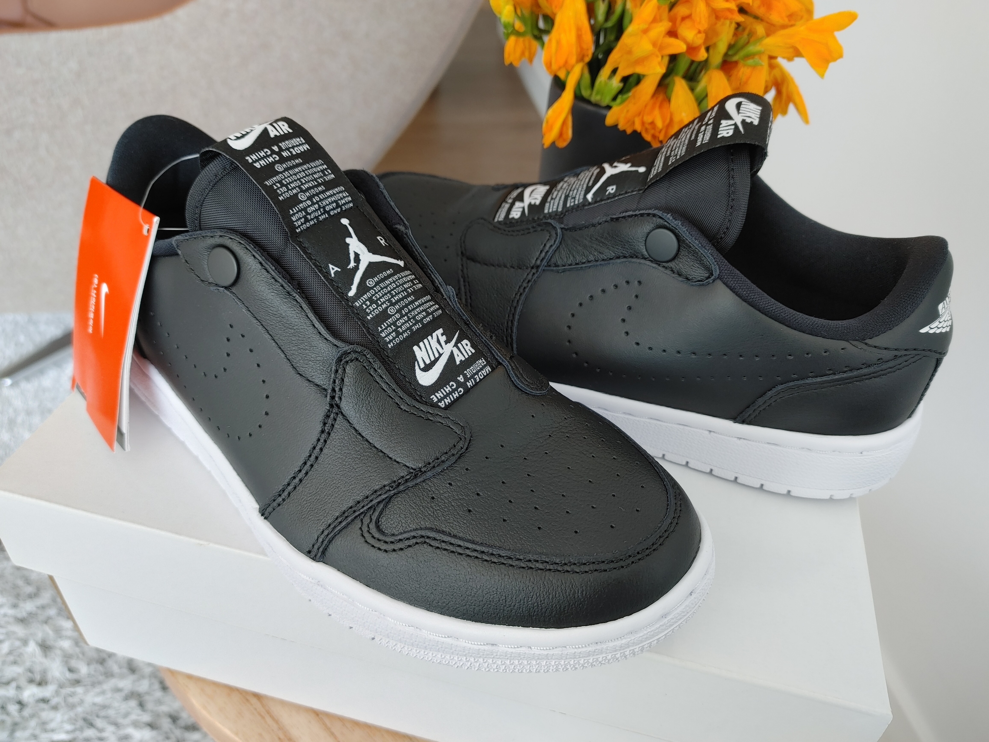 (W) Jordan 1 Retro Low Slip Black White  착용 스타일 - 1