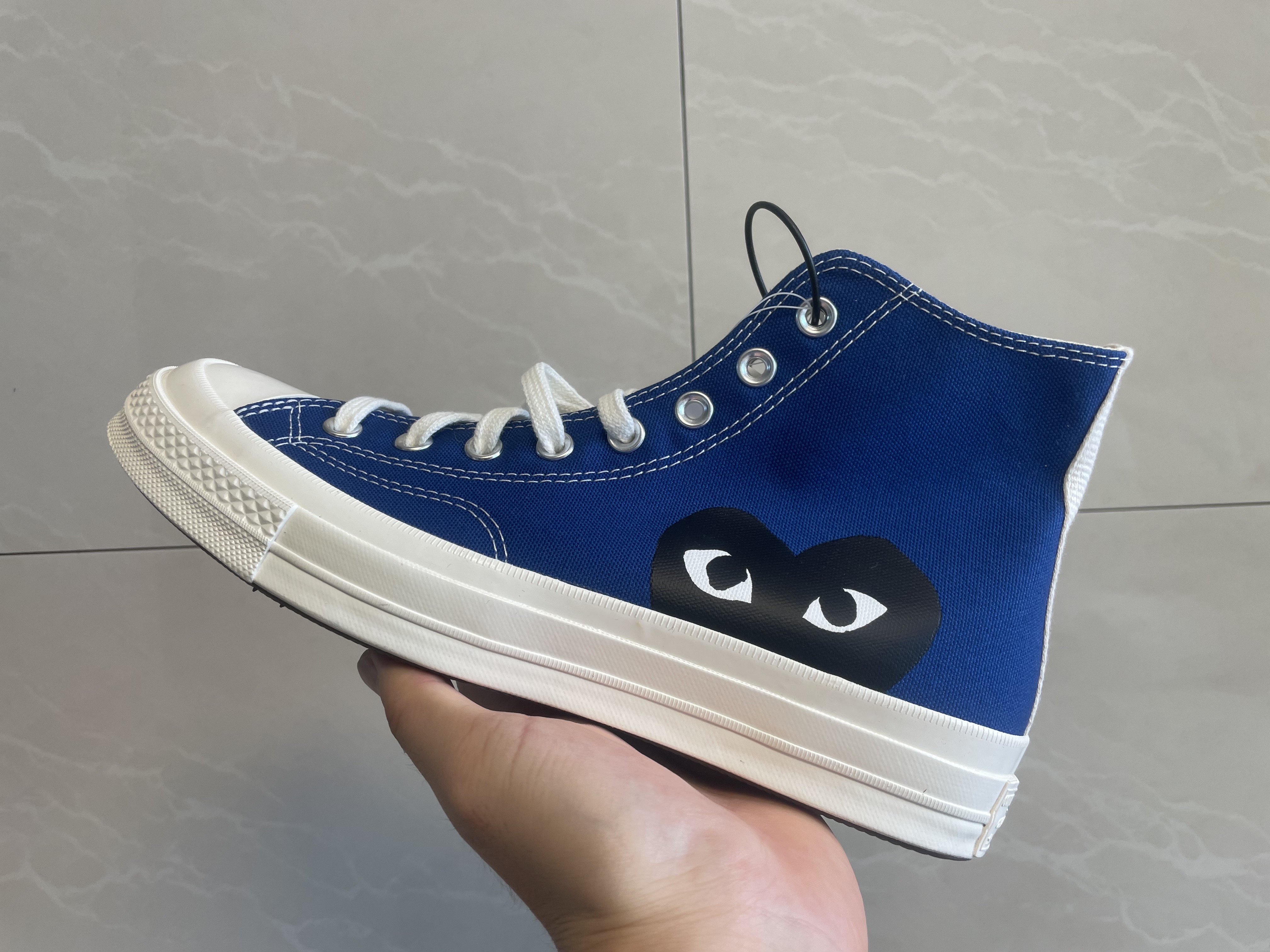 Converse x Play Comme des Garcons Chuck 70 Hi Blue Quartz 착용 스타일
