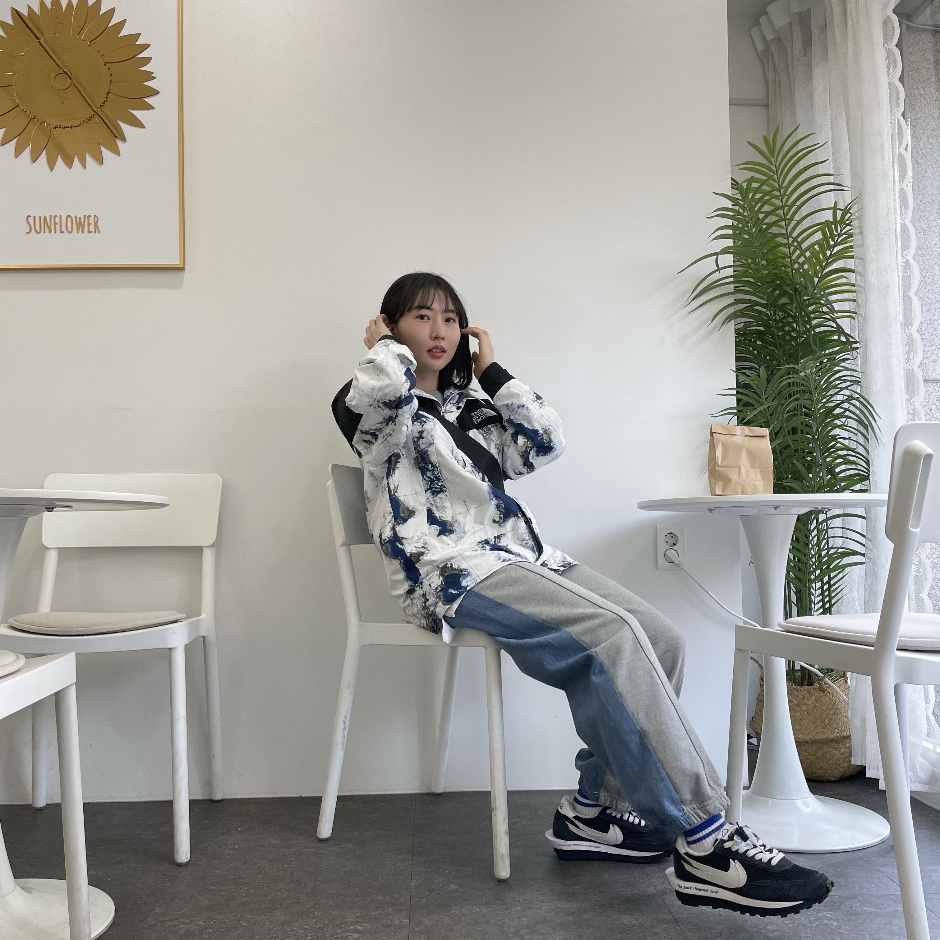 Nike x Sacai x Fragment LDWaffle Blackened Blue, The North Face Novelty Vaiden Jacket White Sand 착용 스타일 - 2