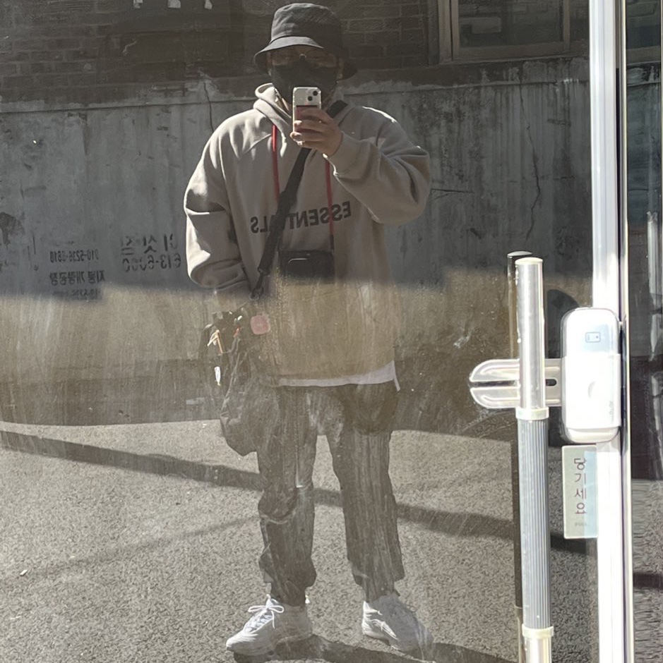 Essentials 3D Silicon Applique Pullover Hoodie Olive/Khaki - 20FW, Nike Air Max 97 Triple White Wolf Grey 착용 스타일