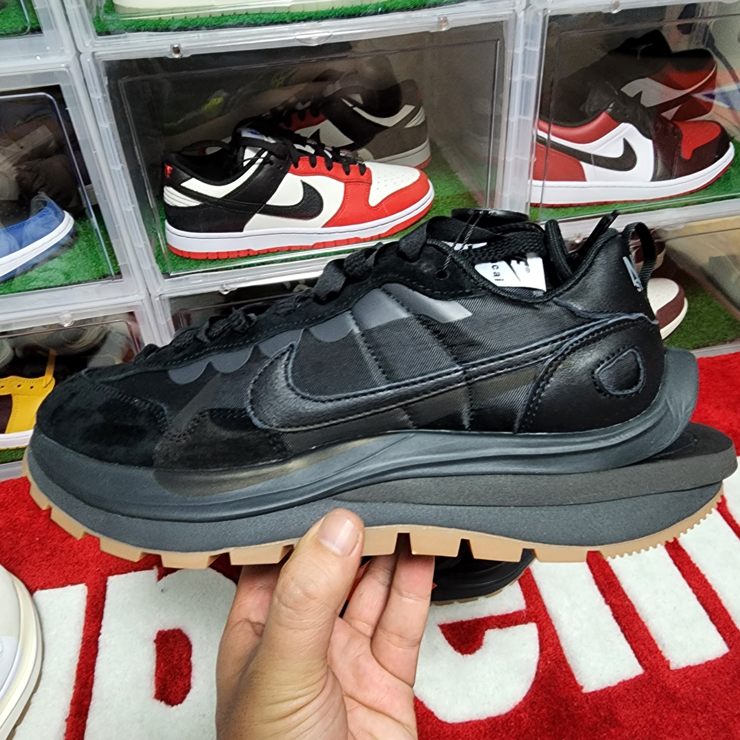 Nike x Sacai VaporWaffle Black and Gum 착용 스타일 - 1