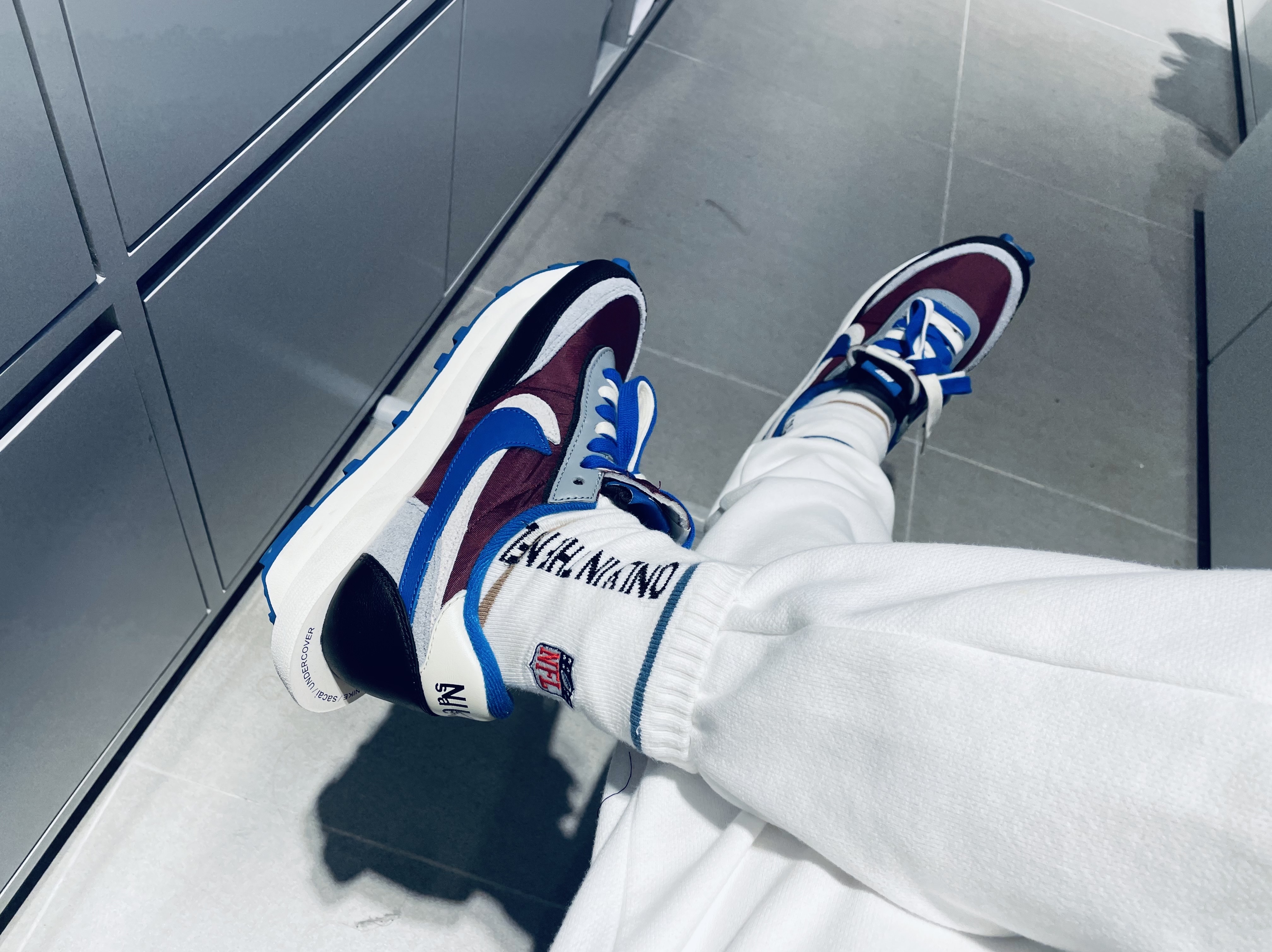 Nike x Sacai x Undercover LDWaffle Night Maroon Team Royal 착용 스타일