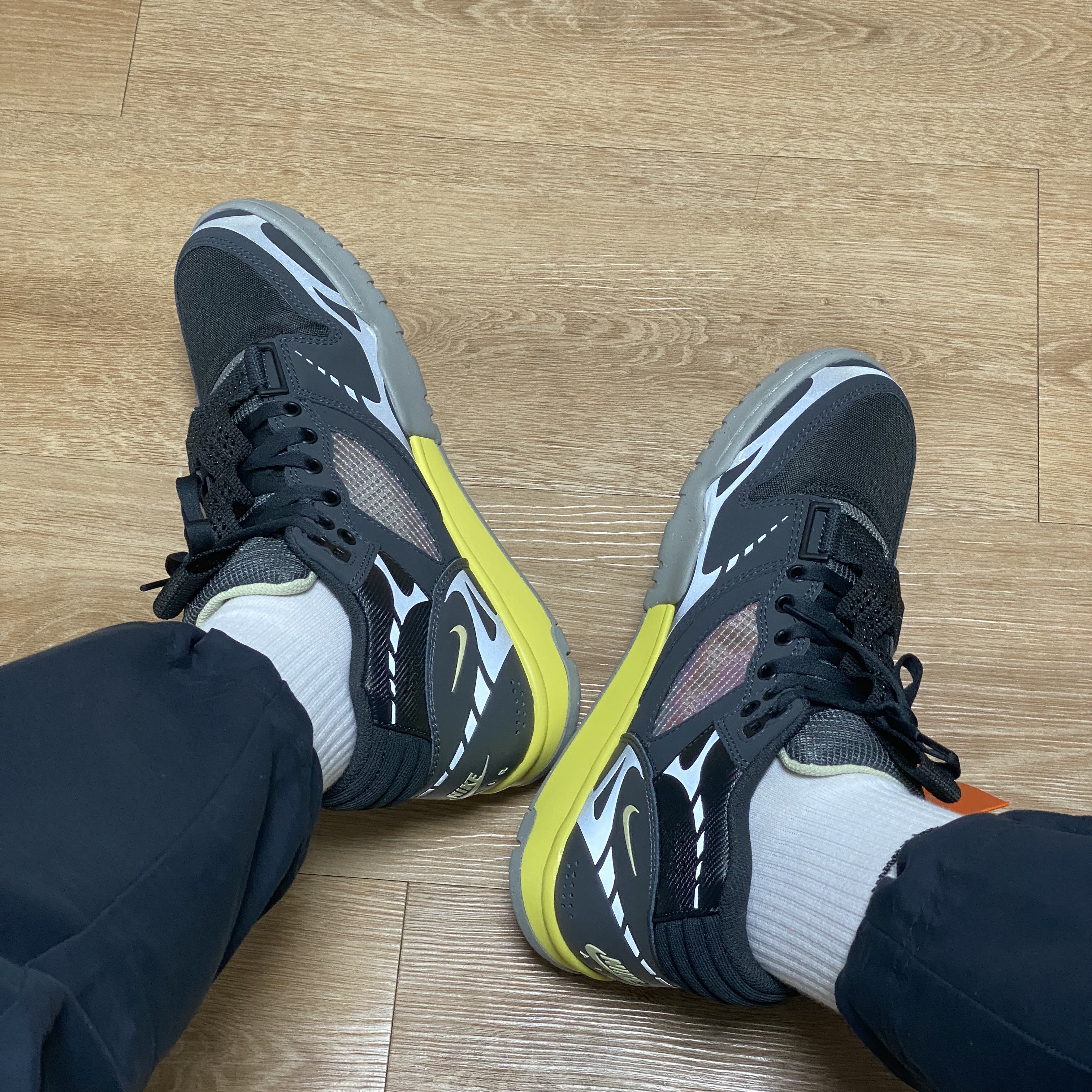 Nike Air Trainer 1 SP Dark Smoke Grey 착용 스타일 - 4