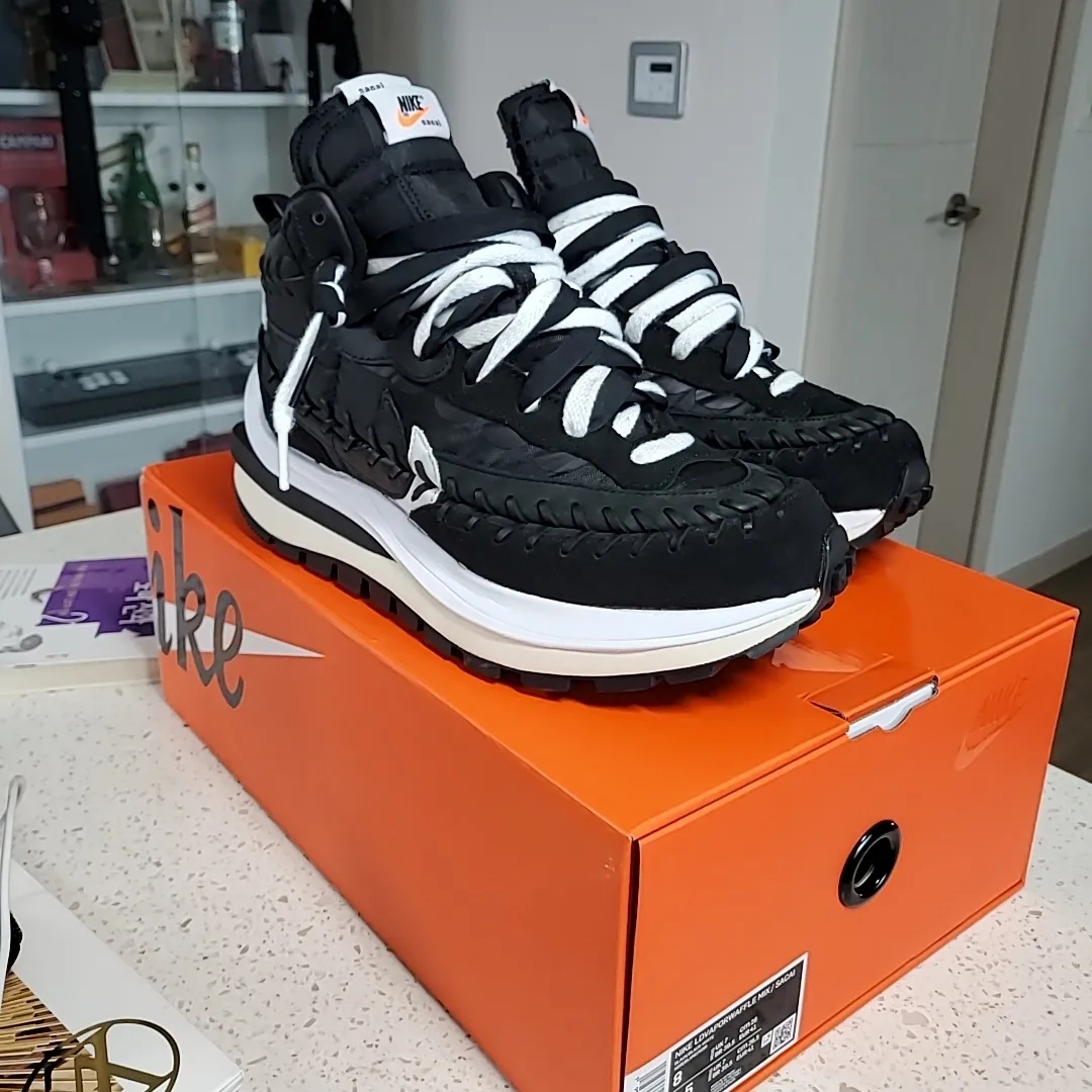 Nike x Sacai x Jean Paul Gaultier VaporWaffle Black White 착용 스타일 - 2