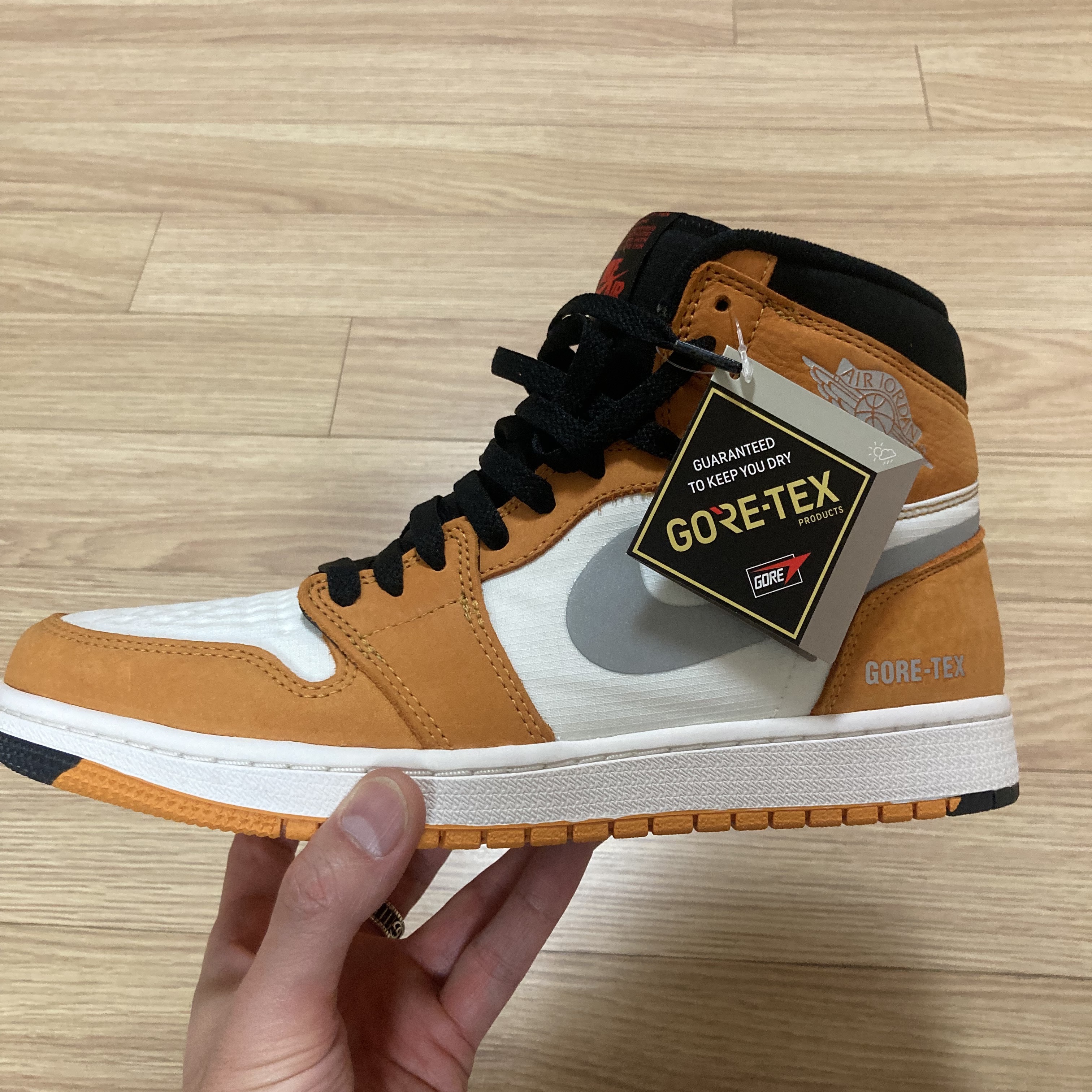 Jordan 1 Element Gore-Tex Light Curry 착용 스타일 - 1