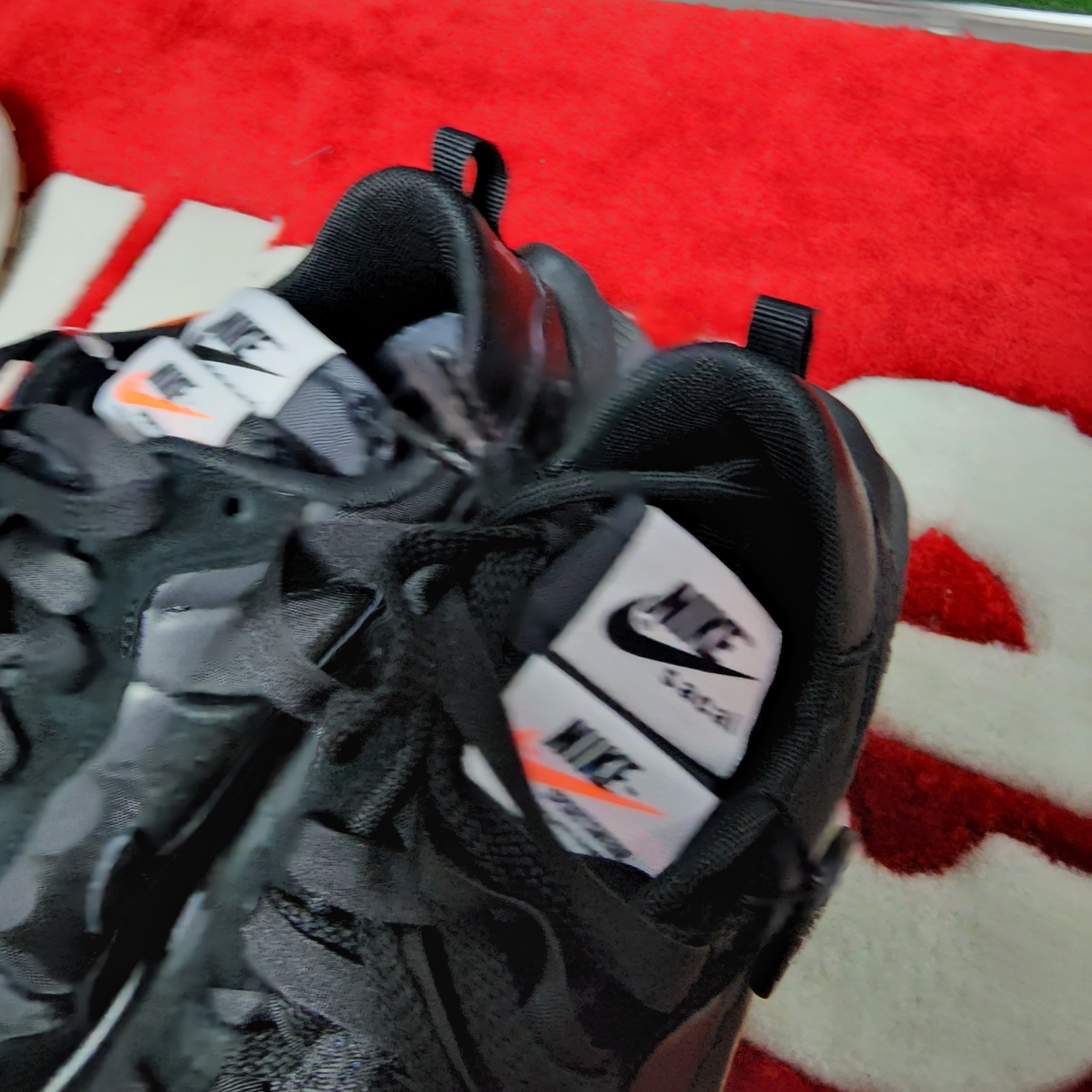 Nike x Sacai VaporWaffle Black and Gum 착용 스타일 - 3
