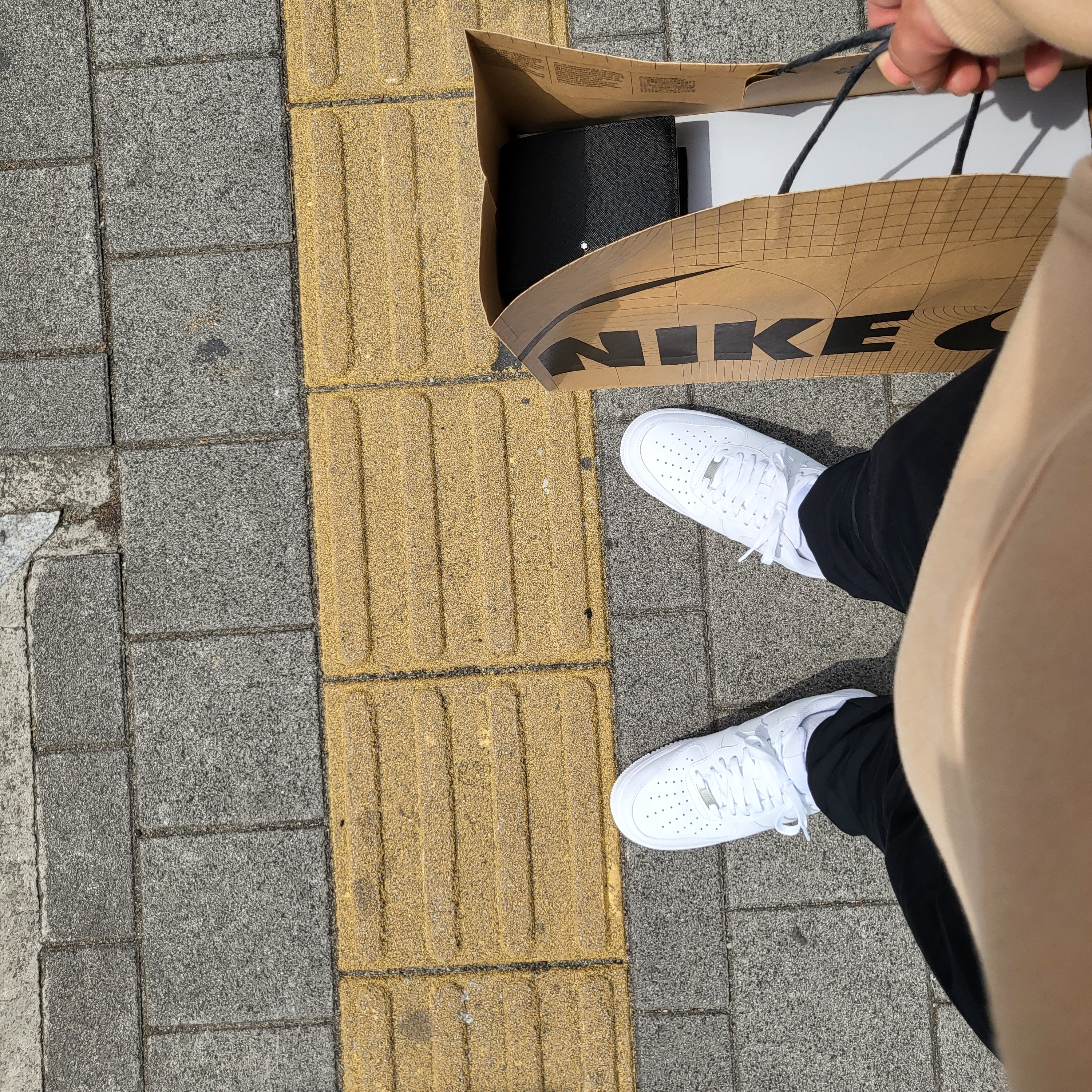 Nike Air Force 1 '07 Low White 착용 스타일 - 1