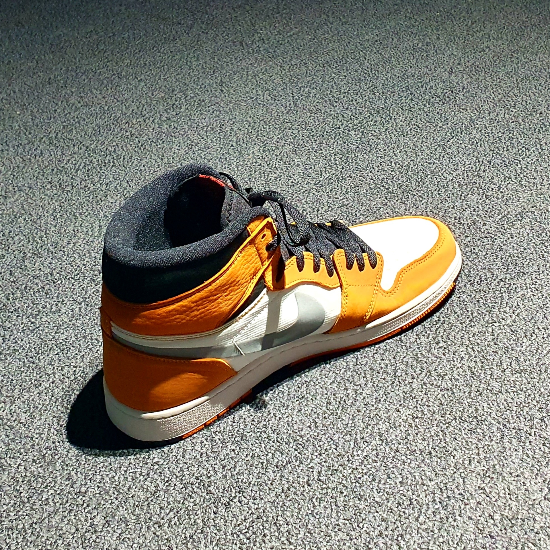 Jordan 1 Element Gore-Tex Light Curry 착용 스타일