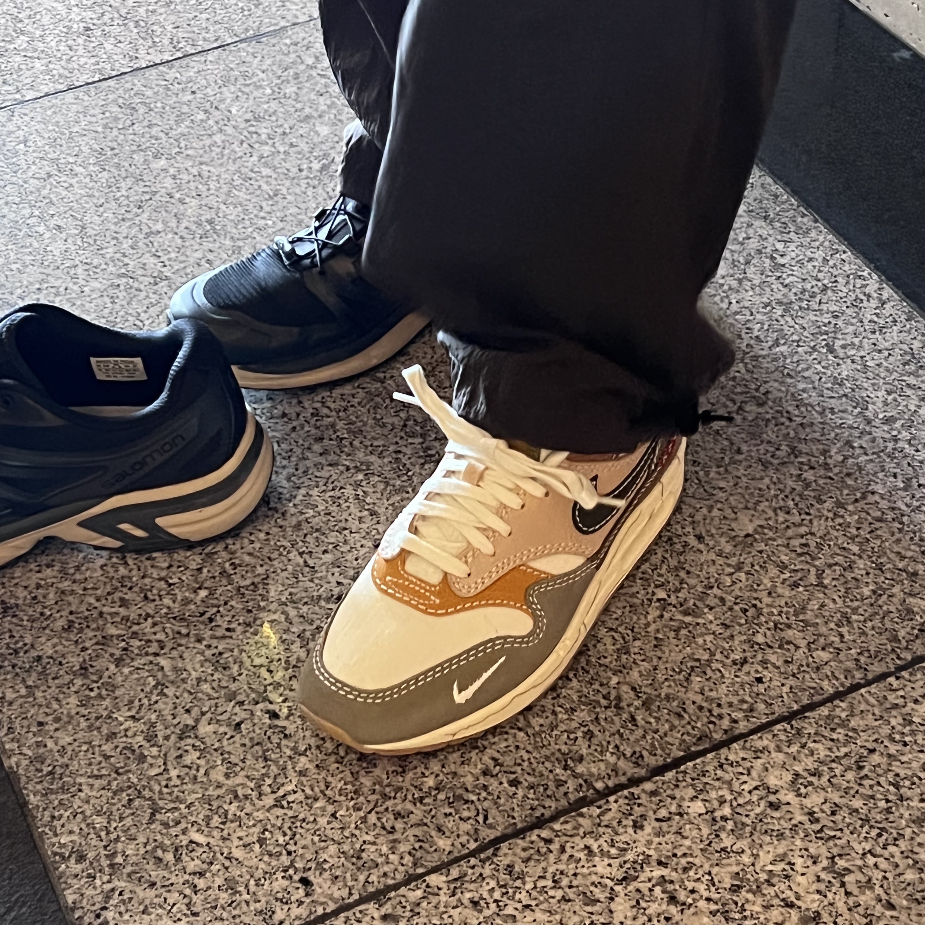 (W) Nike Air Max 1 Premium Wabisabi, Salomon XT-Wings 2 ADV Black Safari 착용 스타일 - 3
