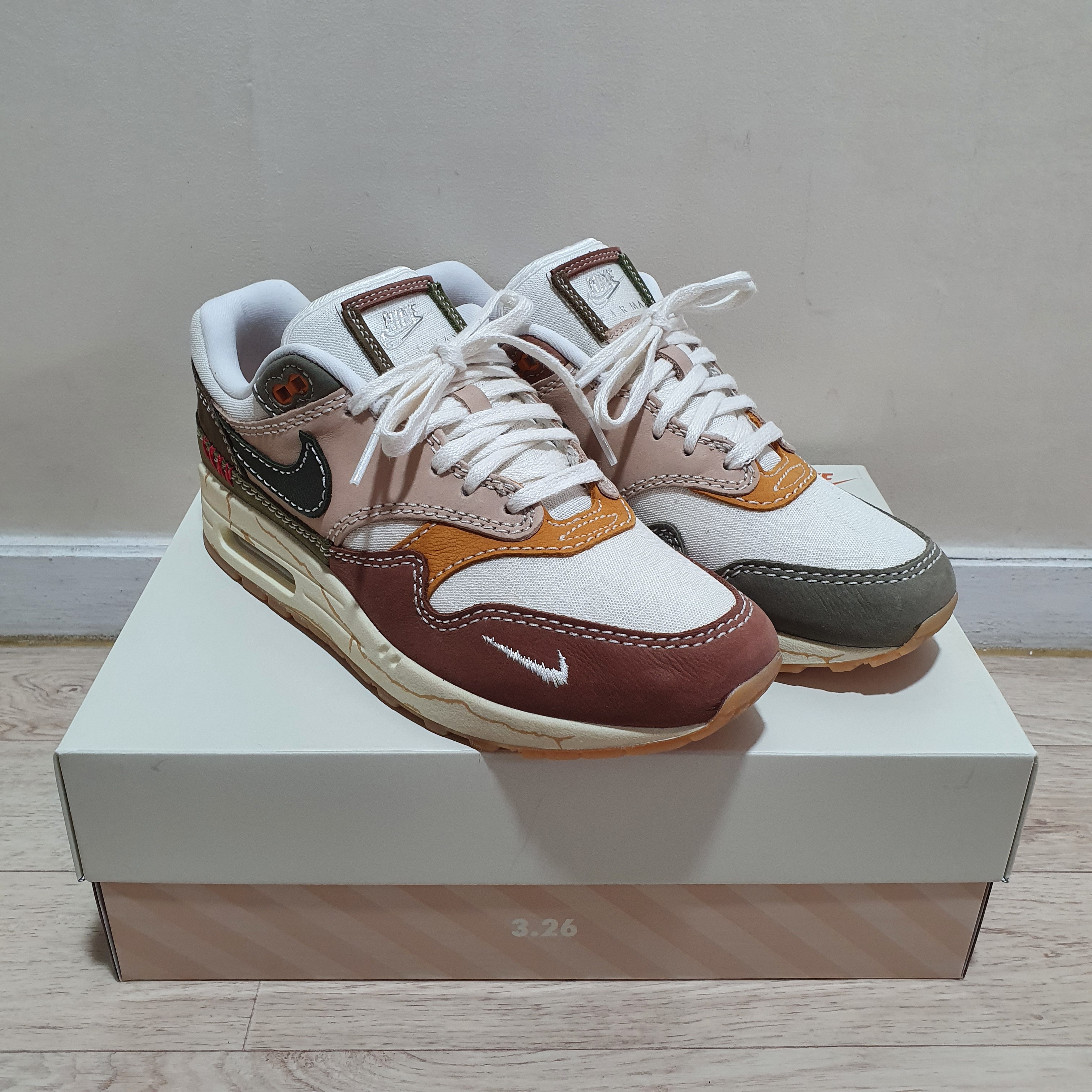 (W) Nike Air Max 1 Premium Wabisabi 착용 스타일