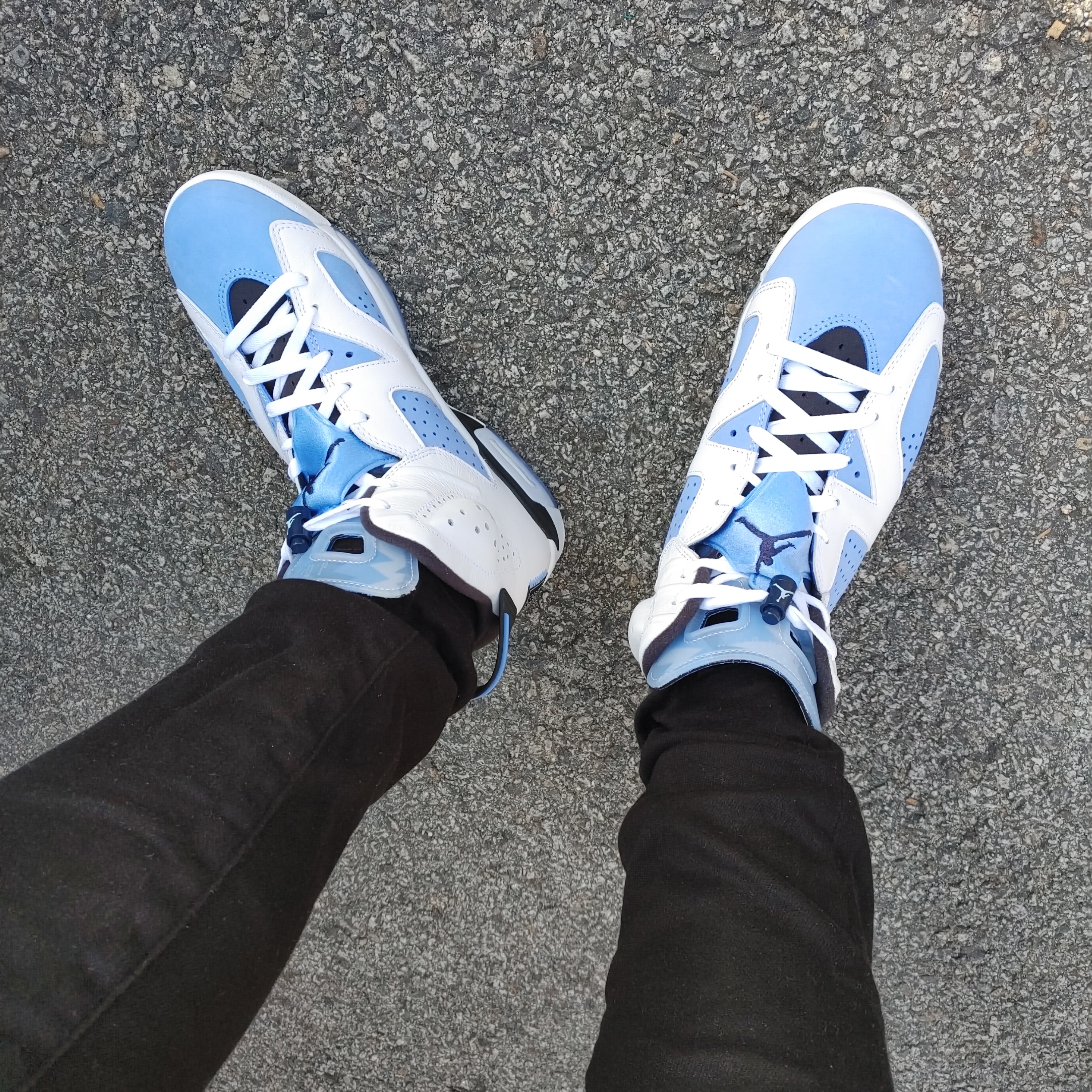 Jordan 6 Retro University Blue 착용 스타일 - 1