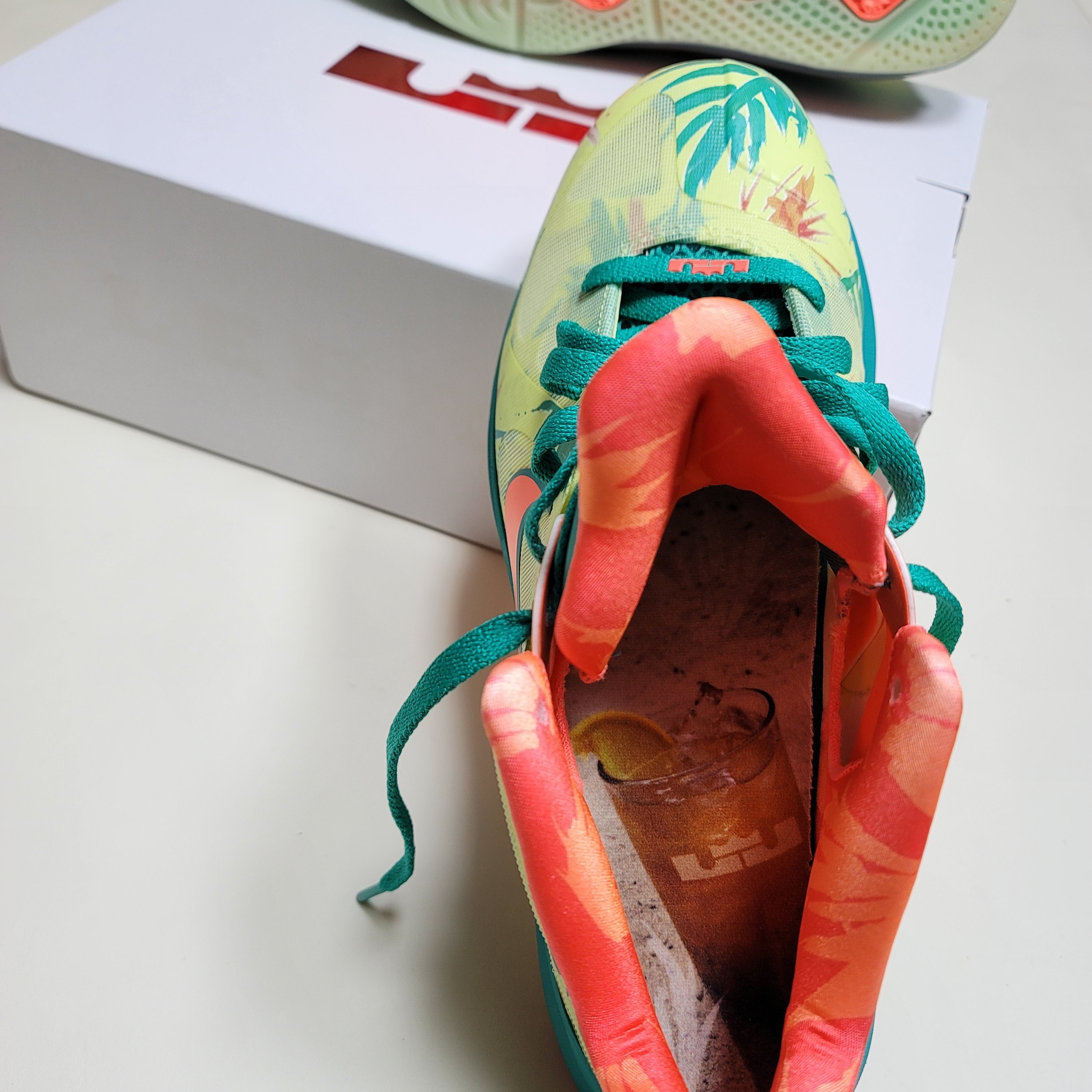 Nike LeBron 9 Low White Lime and Bright Mango 착용 스타일 - 3