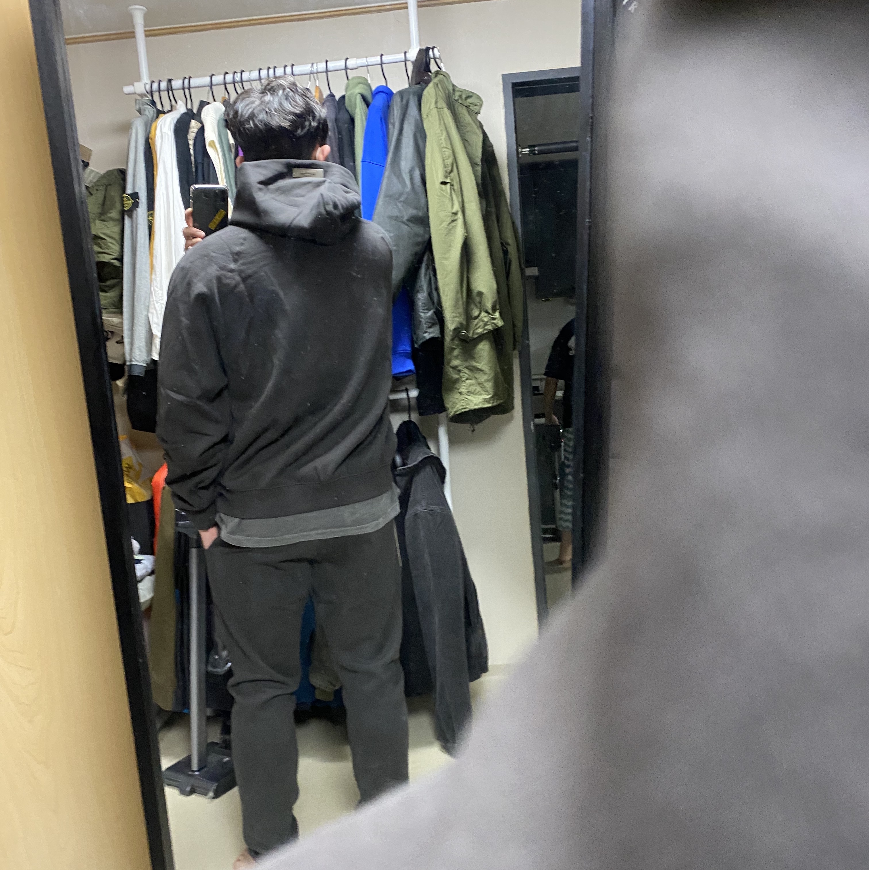 Essentials 1977 Hoodie Iron - 22SS, Essentials 1977 Sweatpants Iron - 22SS 착용 스타일 - 2
