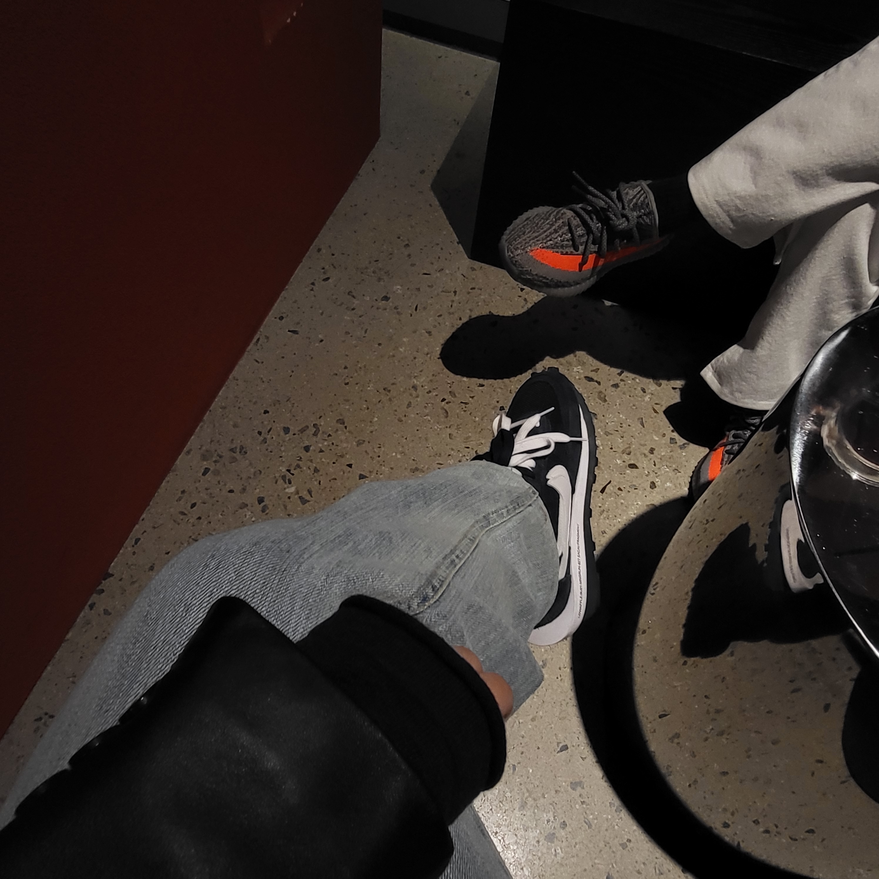 Nike x Sacai x Fragment LDWaffle Blackened Blue, Adidas Yeezy Boost 350 V2 Beluga - Reflective 착용 스타일
