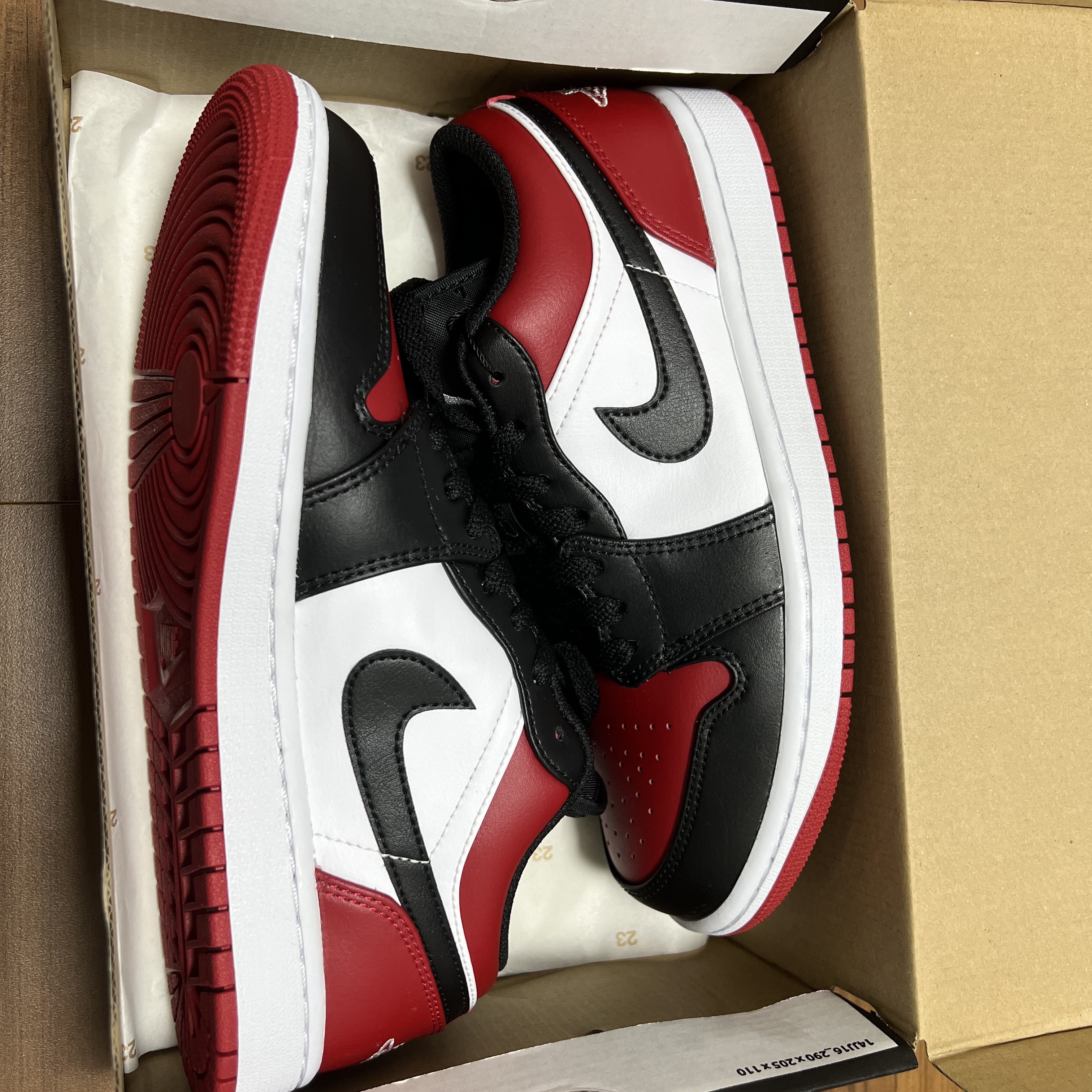 Jordan 1 Low Bred Toe 착용 스타일 - 3