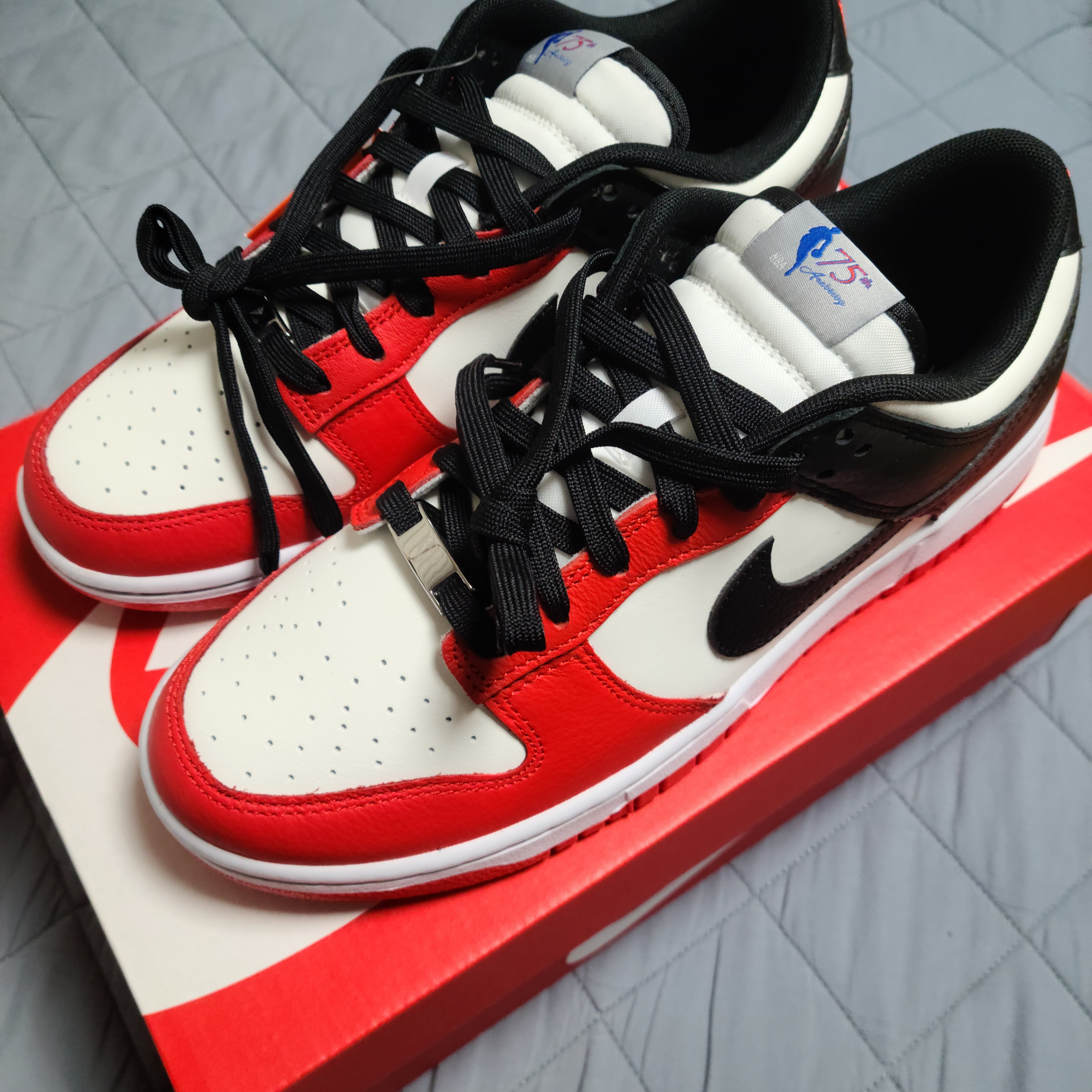 Nike x NBA Dunk Low Retro EMB Black and Chile Red 착용 스타일
