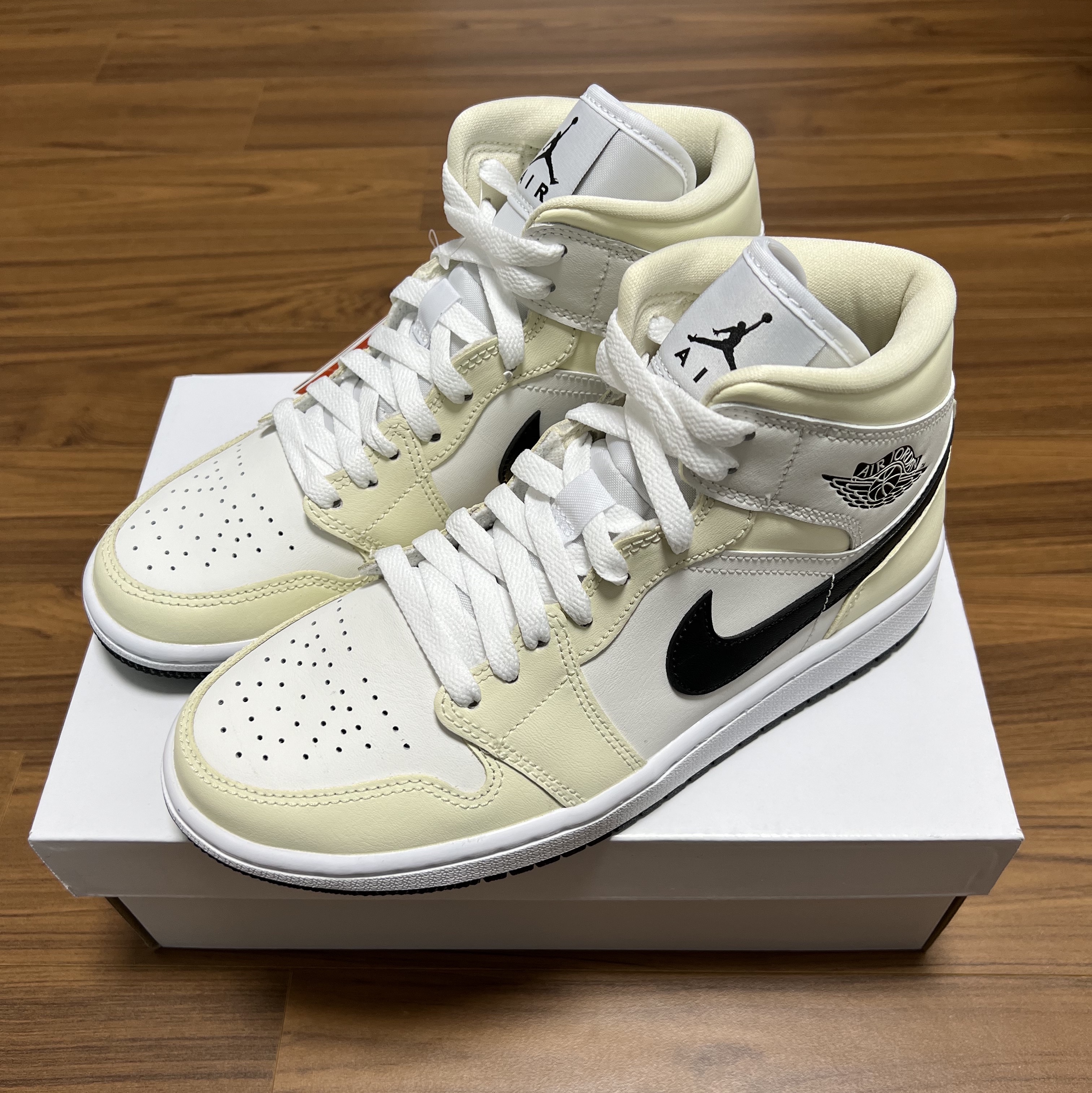 (W) Jordan 1 Mid Coconut Milk 착용 스타일