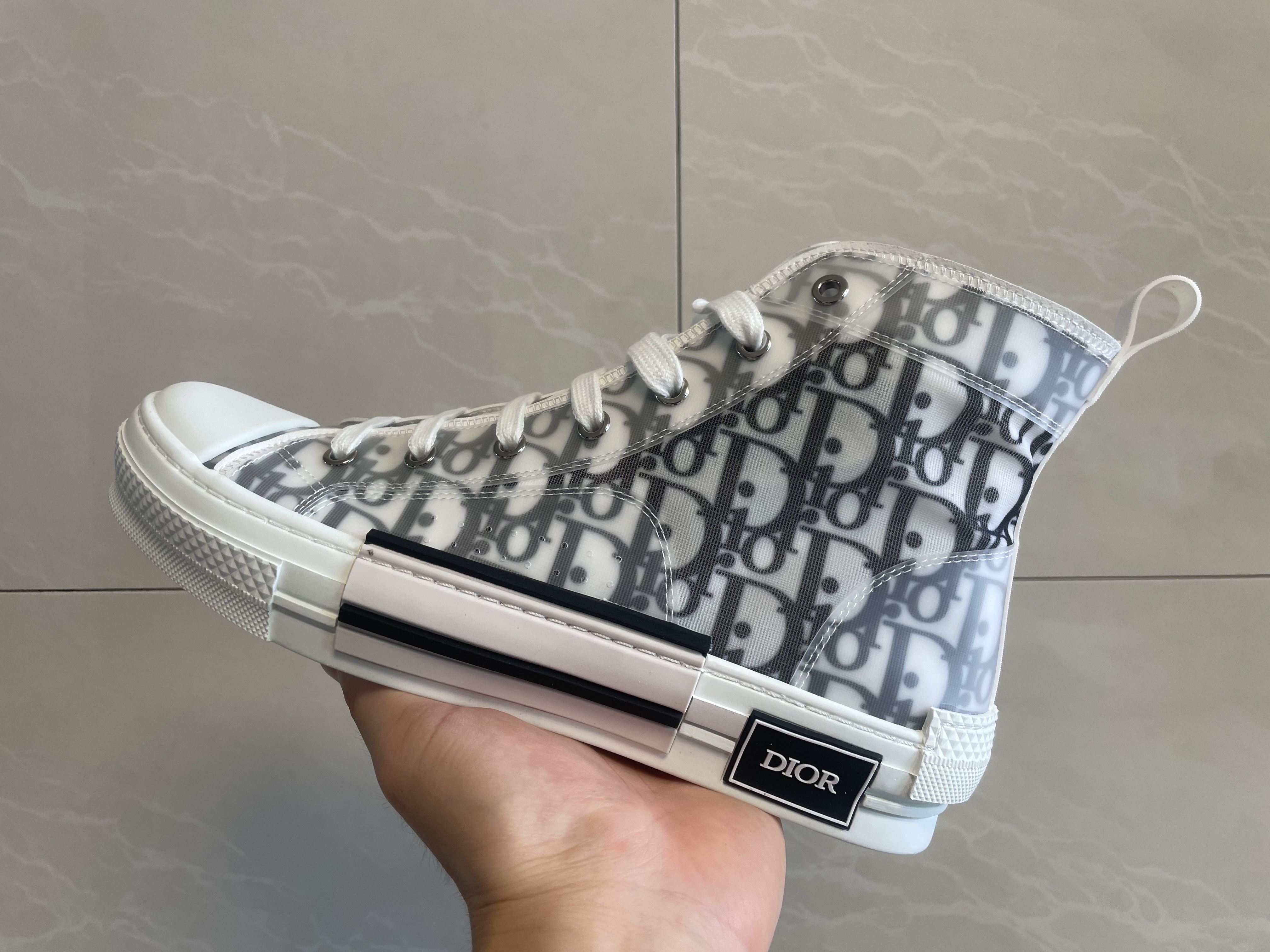 Dior B23 High Dior Oblique White & Black 착용 스타일