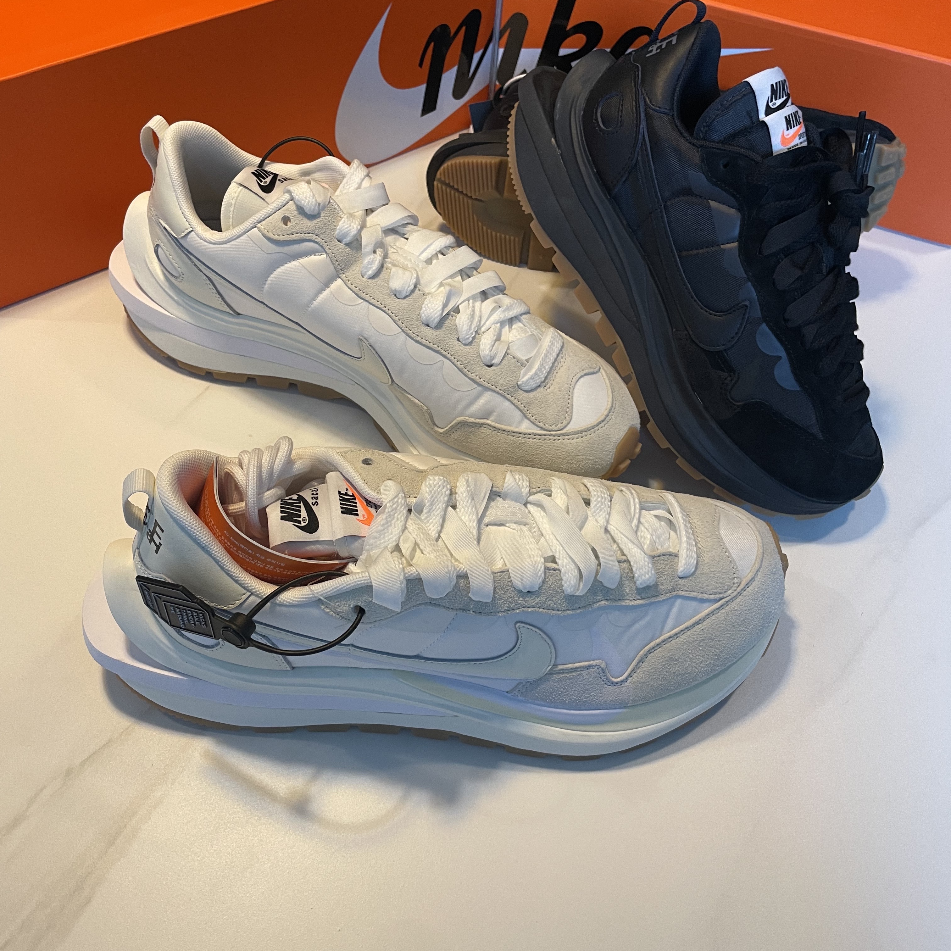 Nike x Sacai VaporWaffle White and Gum, Nike x Sacai VaporWaffle Black and Gum 착용 스타일