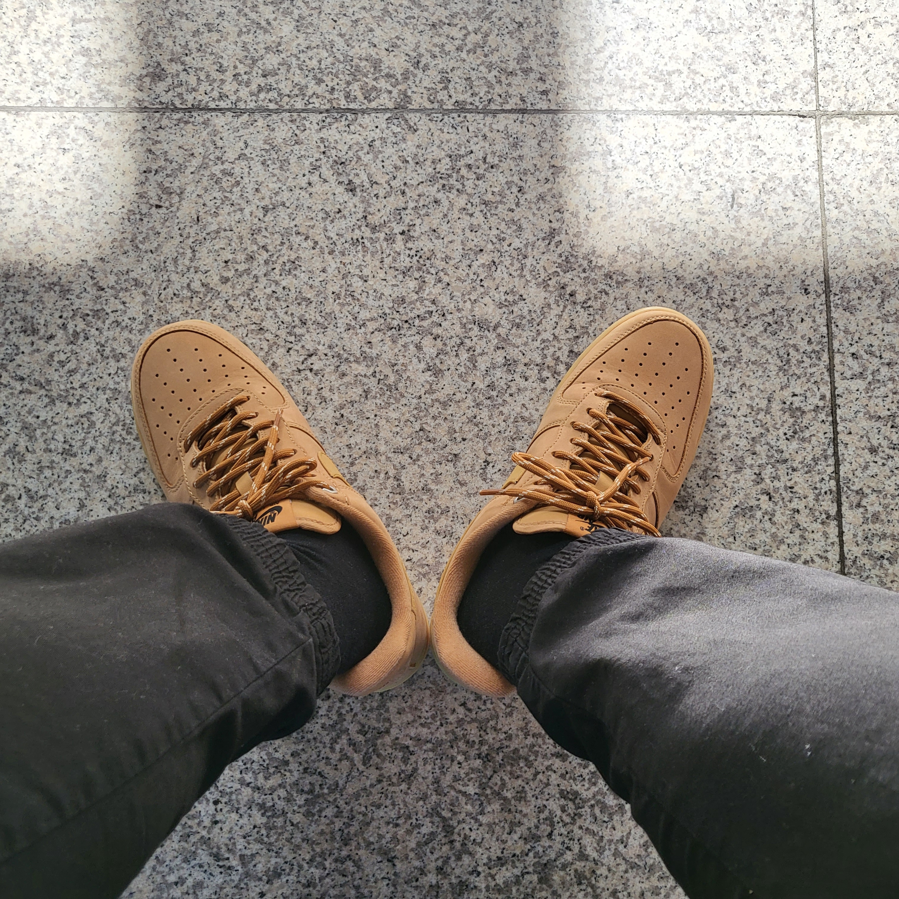 Nike Air Force 1 '07 WB Flax 착용 스타일