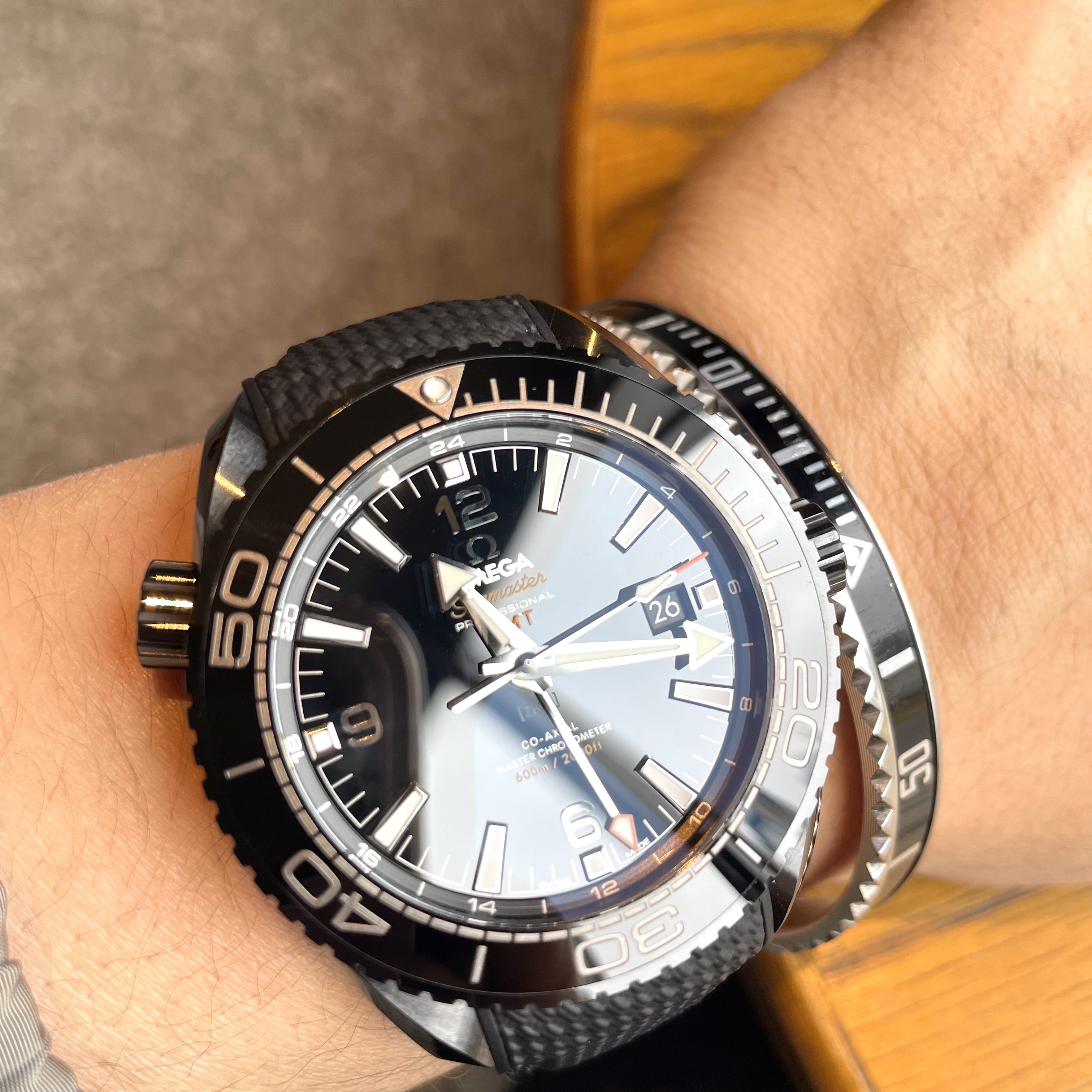 Swatch x Omega Bioceramic MoonSwatch Mission To The Moon, Swatch x Omega Bioceramic MoonSwatch Mission To Mercury 착용 스타일
