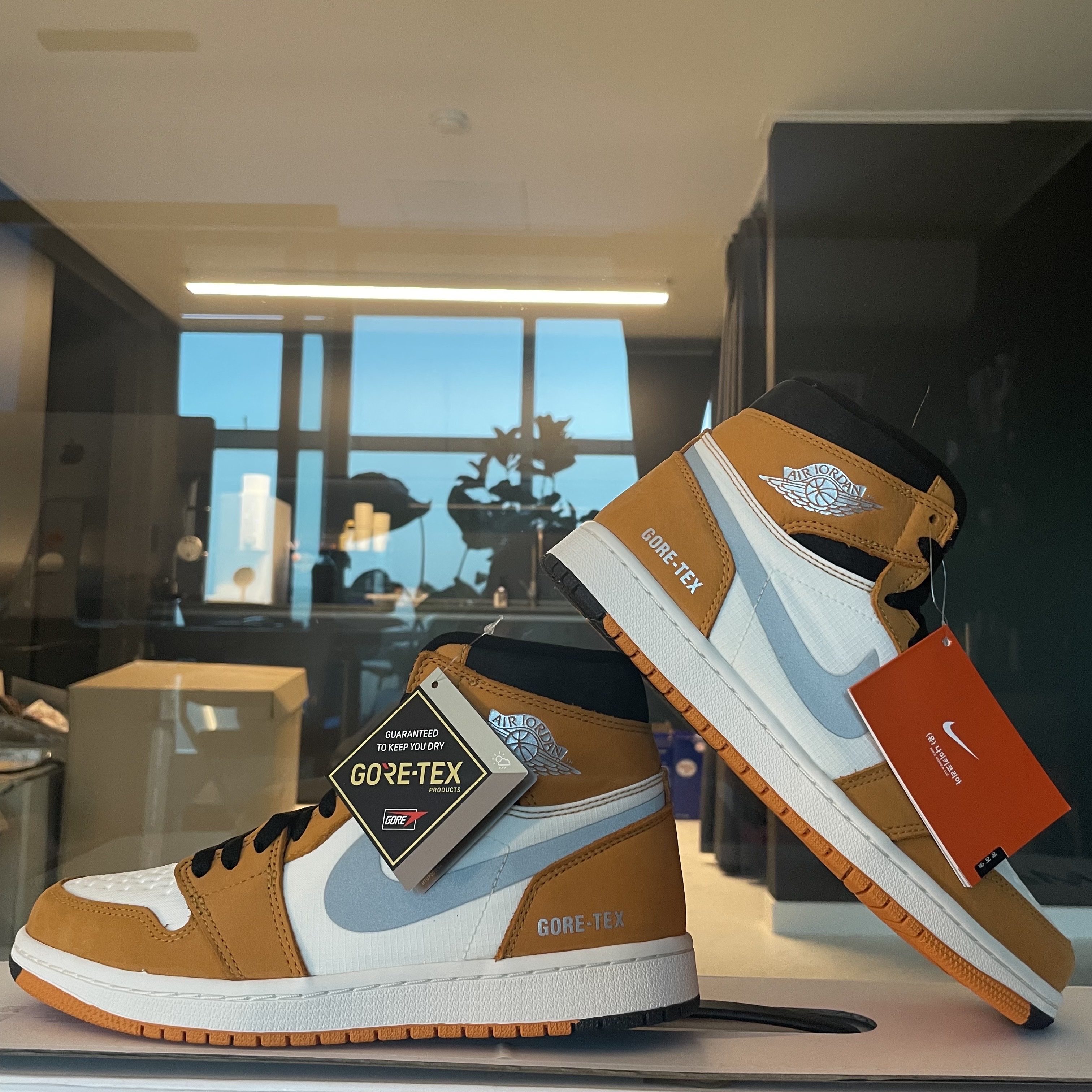 Jordan 1 Element Gore-Tex Light Curry 착용 스타일