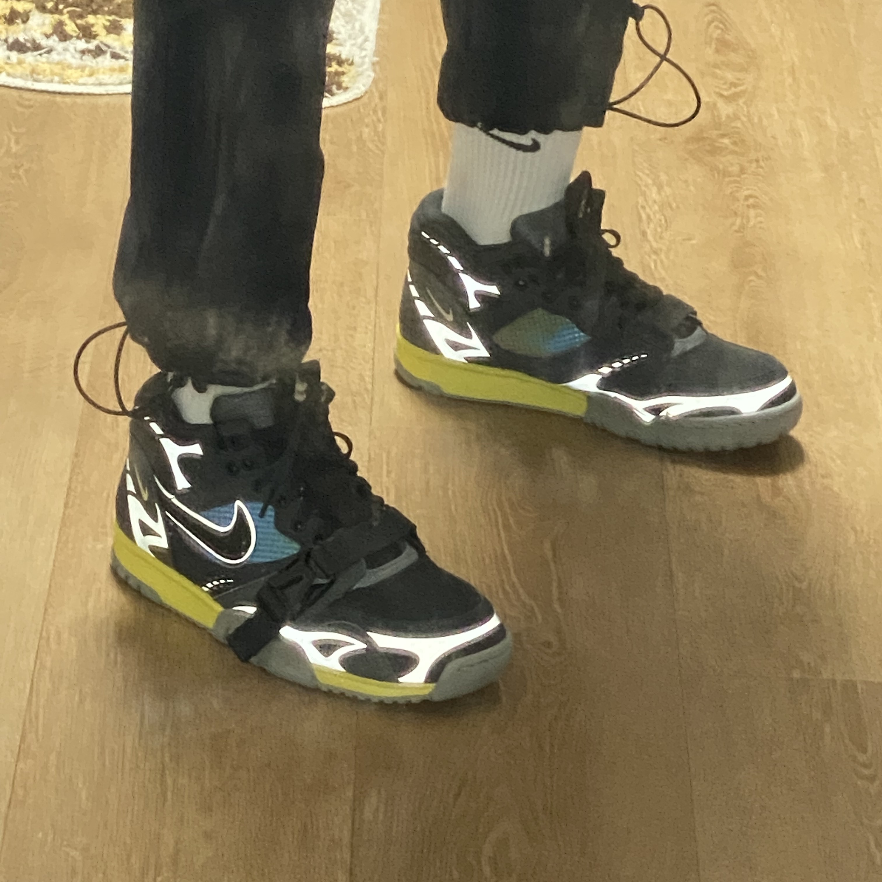 Nike Air Trainer 1 SP Dark Smoke Grey 착용 스타일 - 1