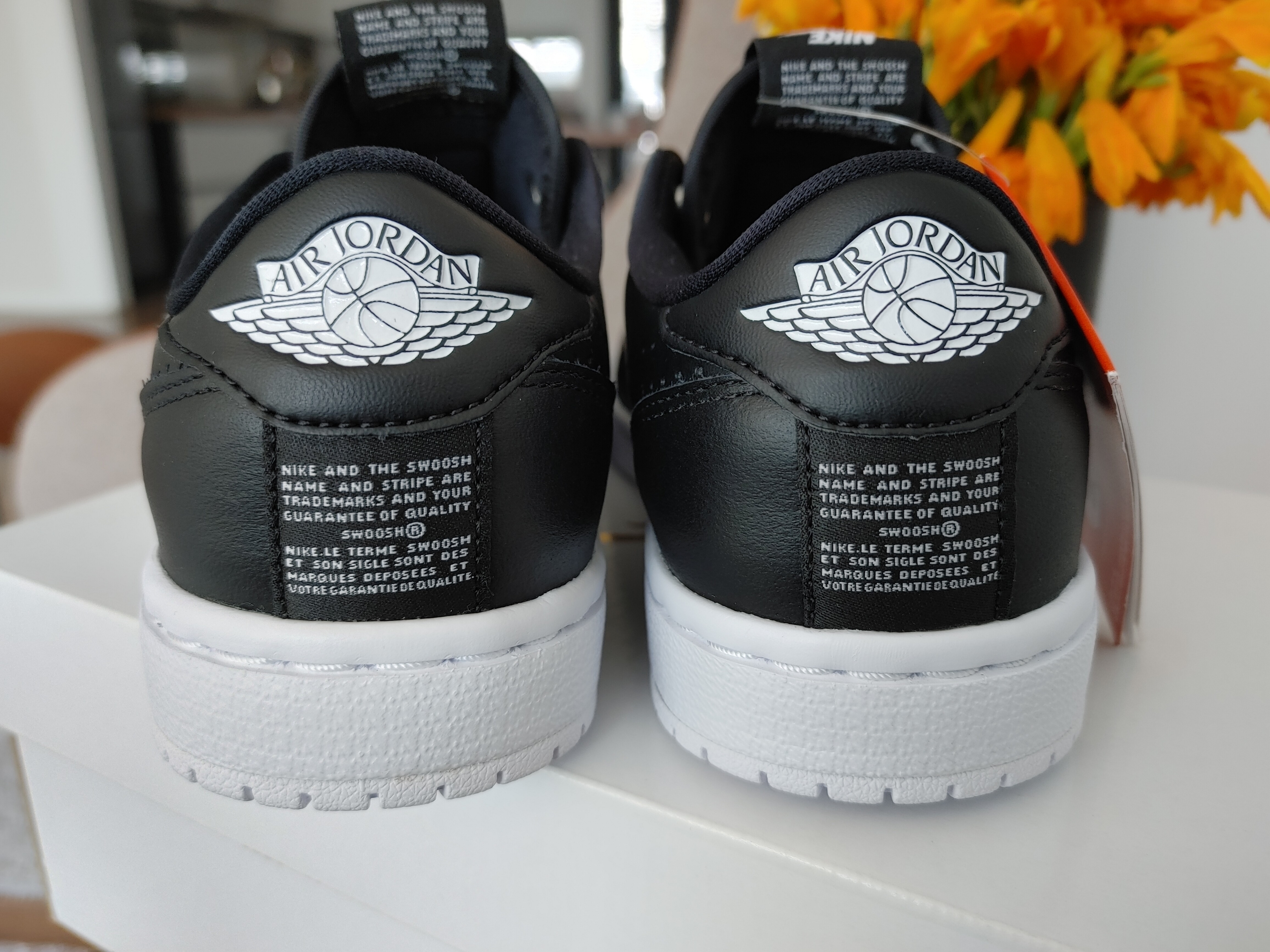 (W) Jordan 1 Retro Low Slip Black White  착용 스타일 - 2