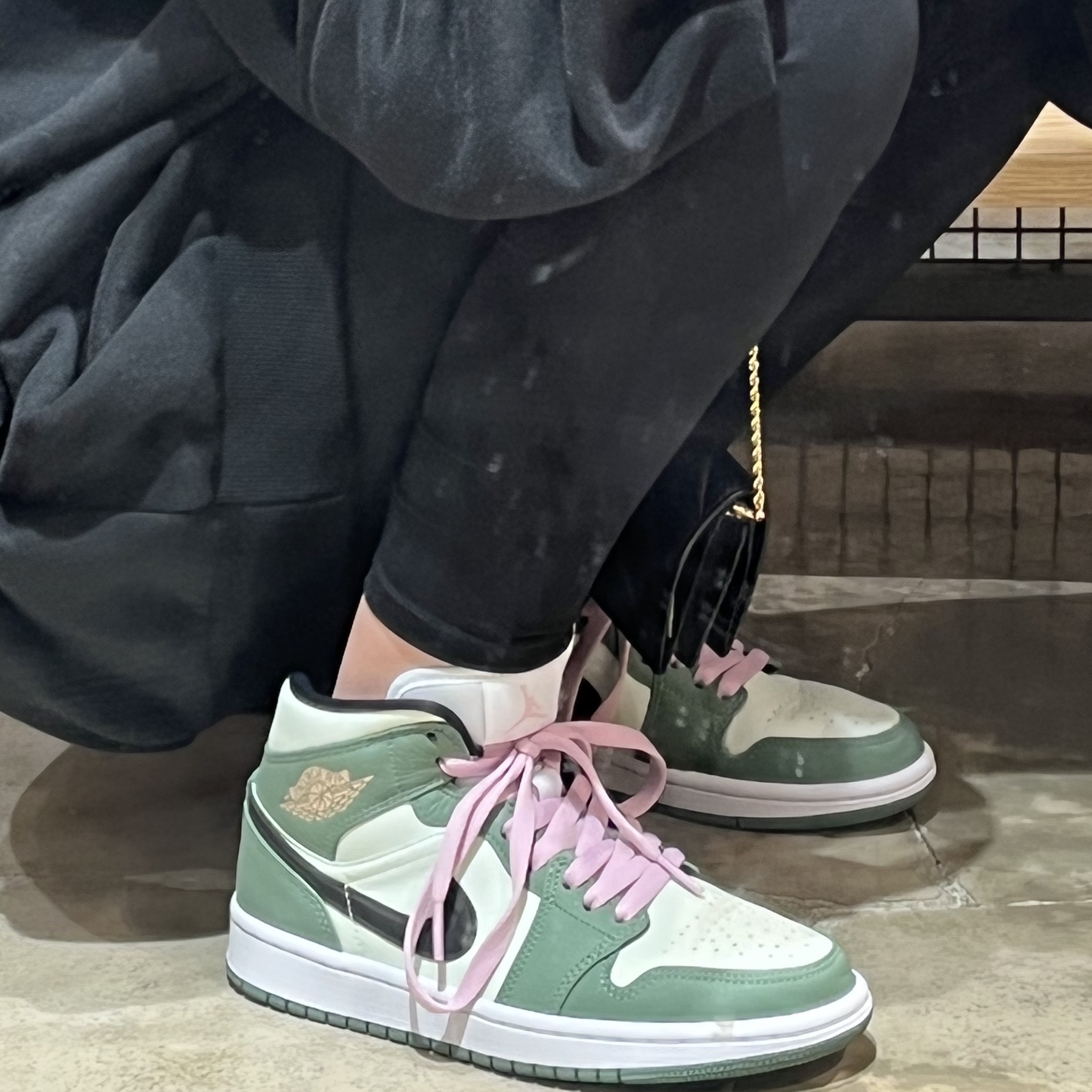(W) Jordan 1 Mid SE Dutch Green 착용 스타일 - 2