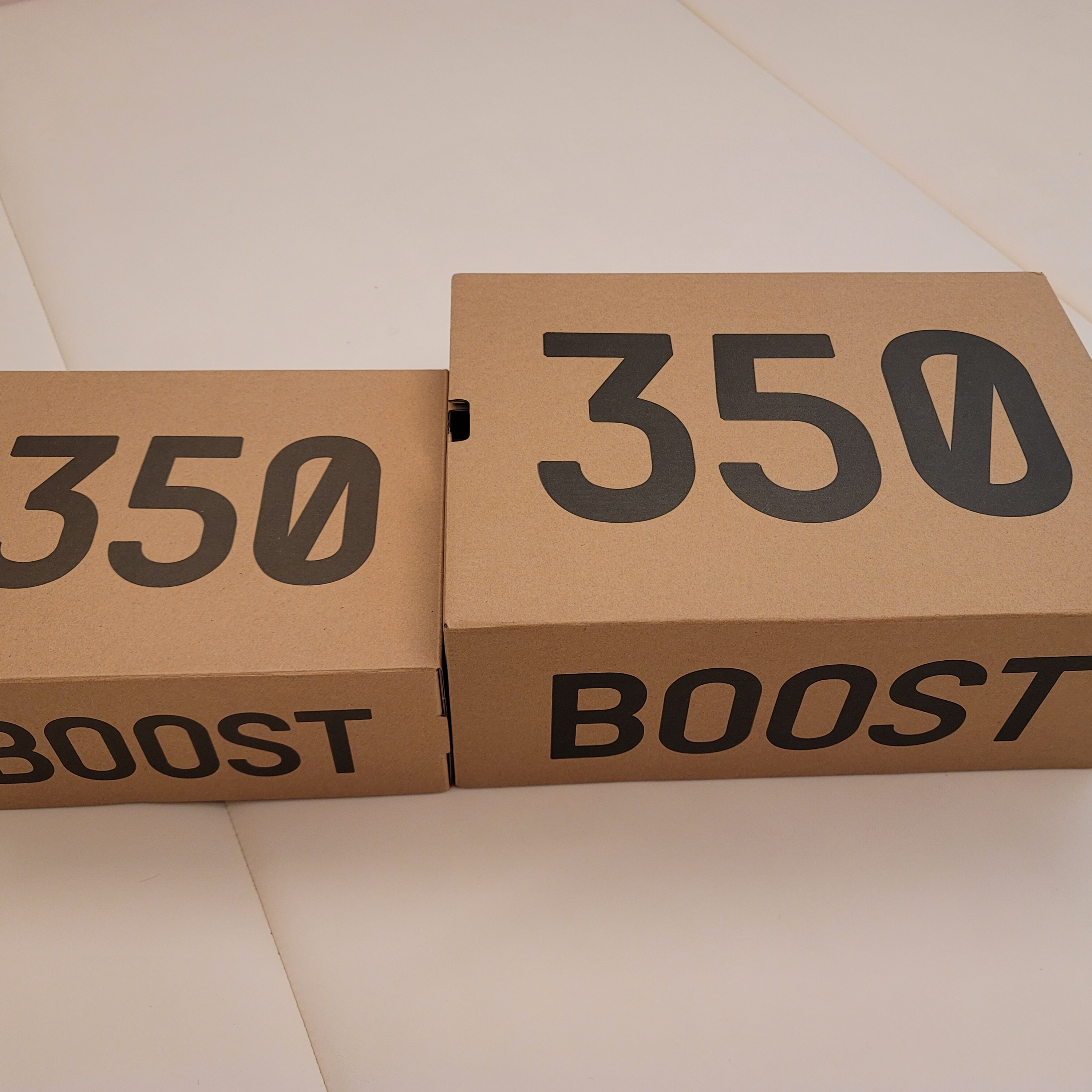 (Kids) Adidas Yeezy Boost 350 V2 Dazzling Blue, Adidas Yeezy Boost 350 V2 Dazzling Blue 착용 스타일 - 4