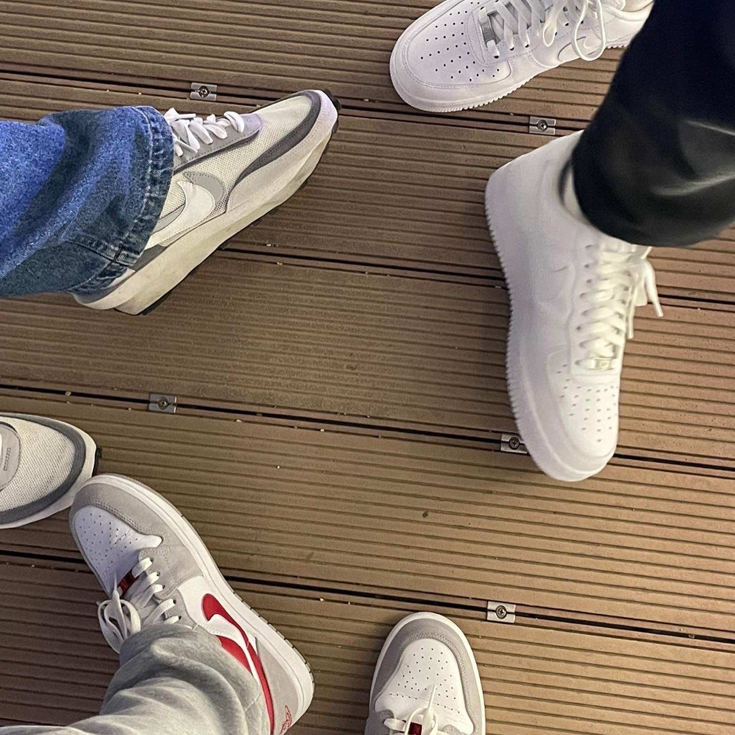 Nike Air Force 1 '07 Low White, Jordan 1 Low SE Light Smoke Grey Gym Red 착용 스타일