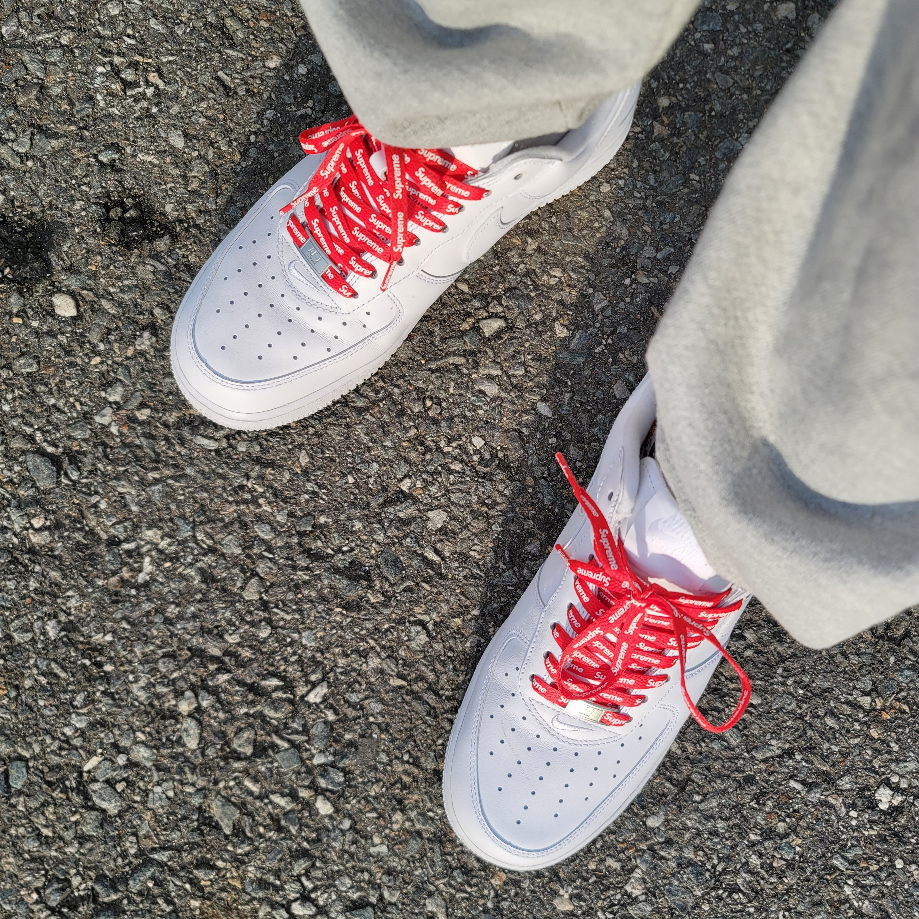 Nike x Supreme Air Force 1 Low White 착용 스타일 - 2