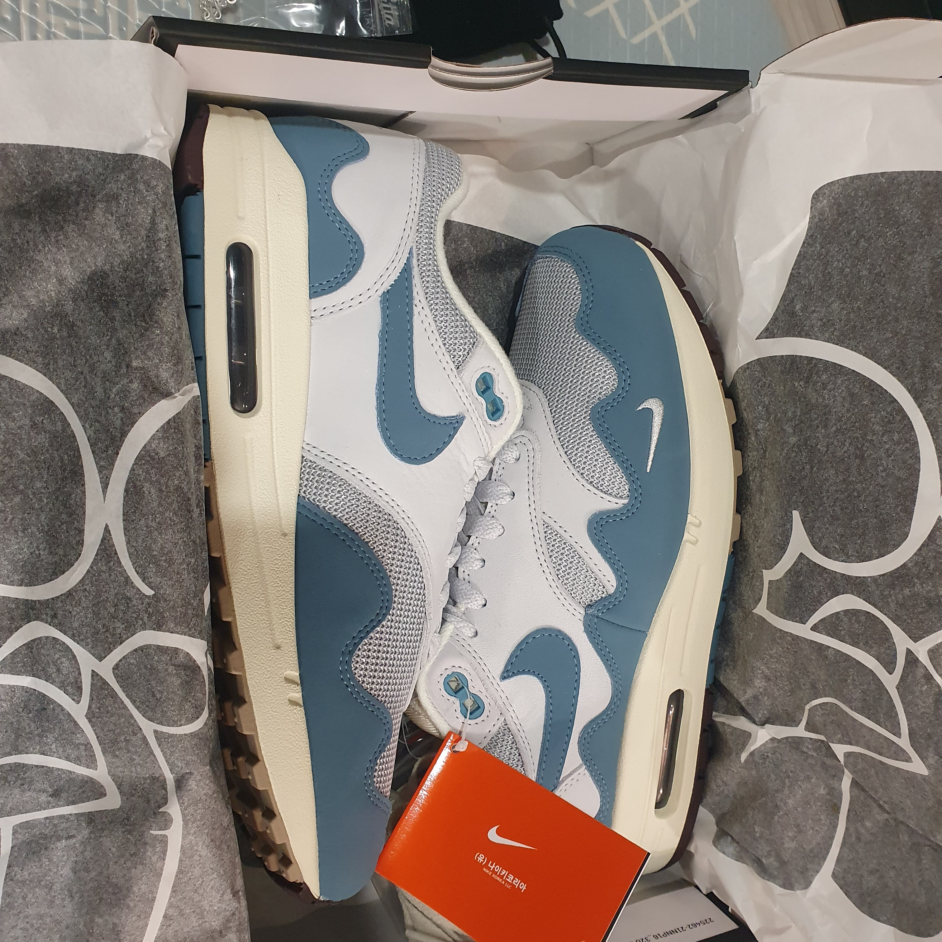 Nike x Patta Air Max 1 Noise Aqua 착용 스타일