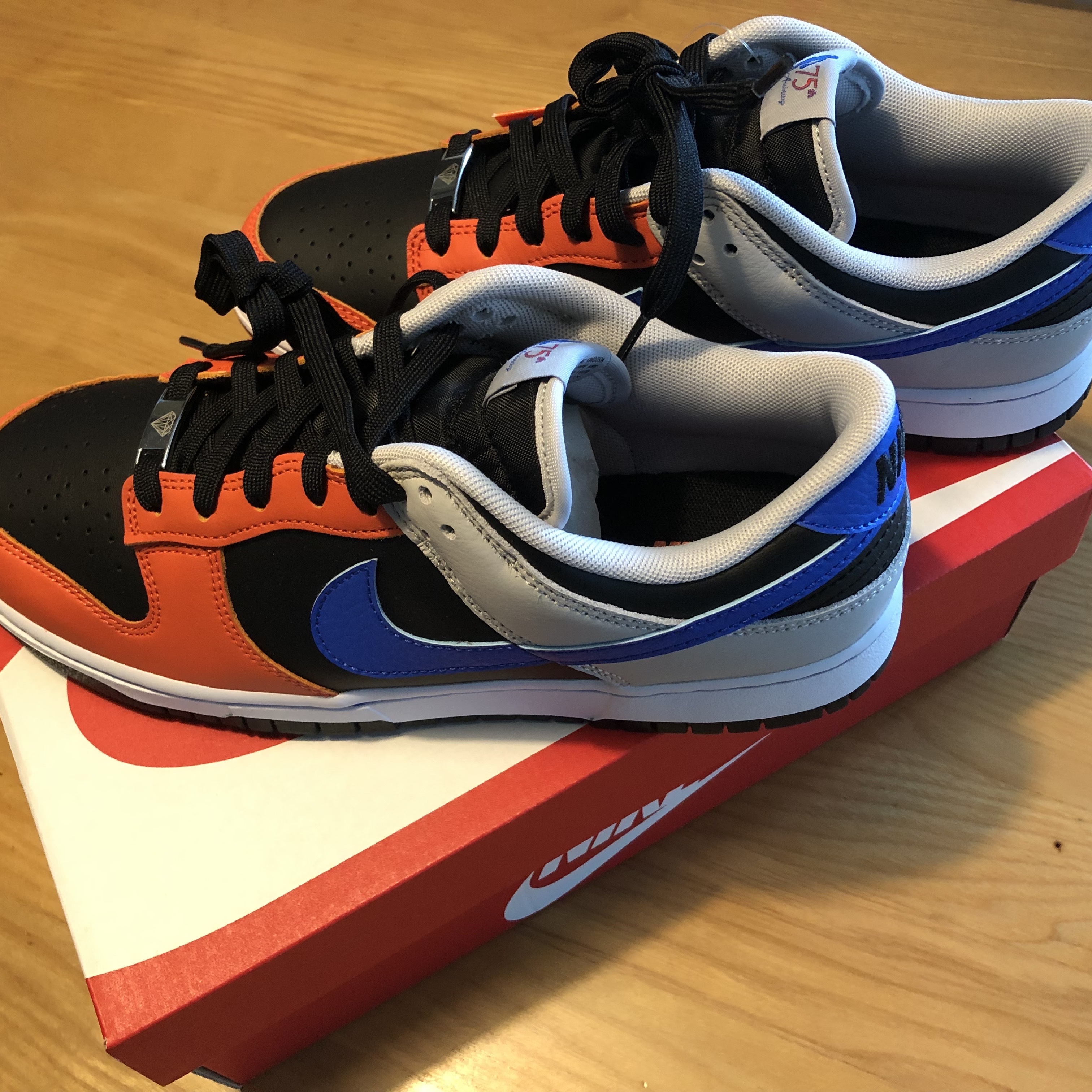 Nike x NBA Dunk Low Retro EMB Racer Blue and Orange 착용 스타일 - 2