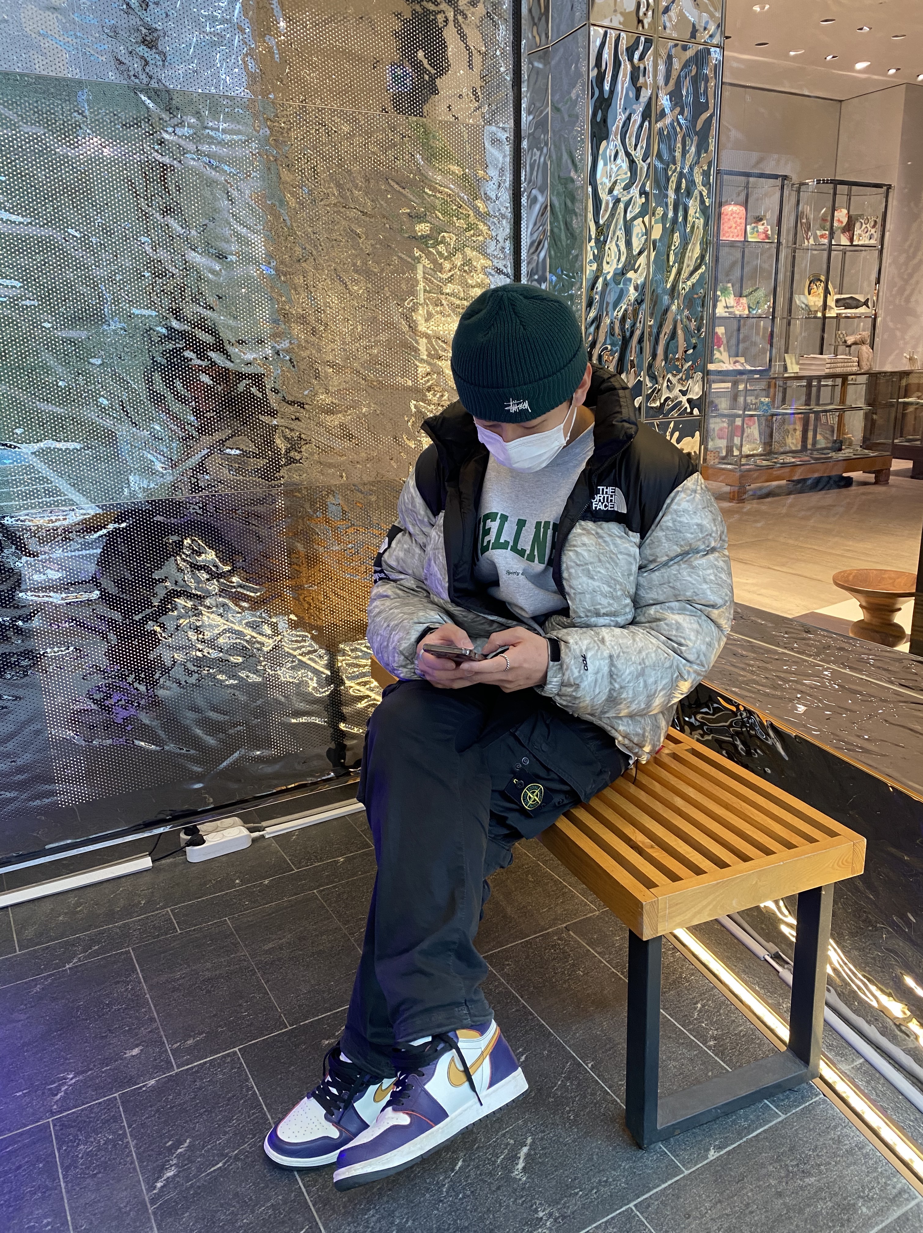 Jordan 1 Retro High OG Defiant SB LA to Chicago, Supreme x The North Face Paper Print Nuptse Jacket - 19FW 착용 스타일