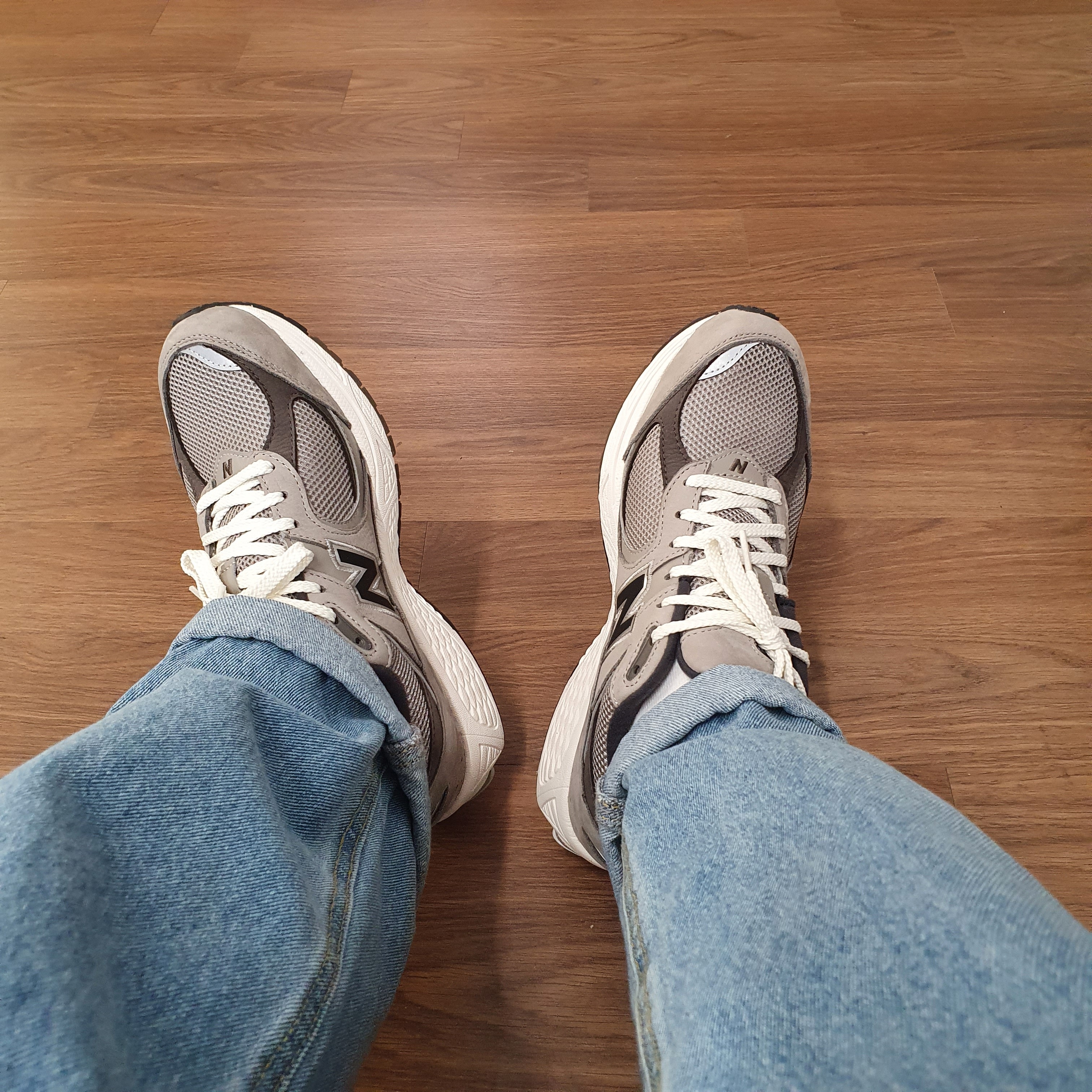 New Balance 2002 Warm Alpaca 착용 스타일