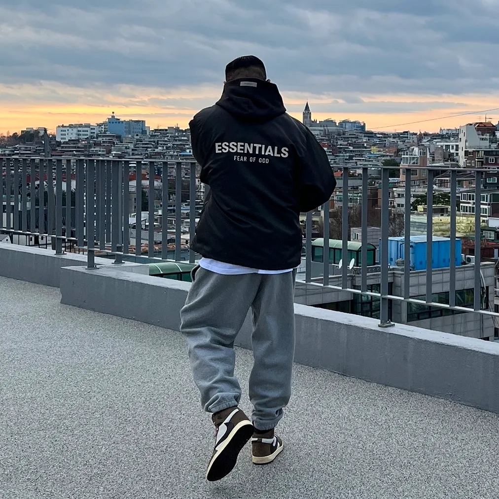 Essentials Coaches Jacket Iron - 22SS, Essentials 1977 Hoodie Iron - 22SS 착용 스타일 - 2