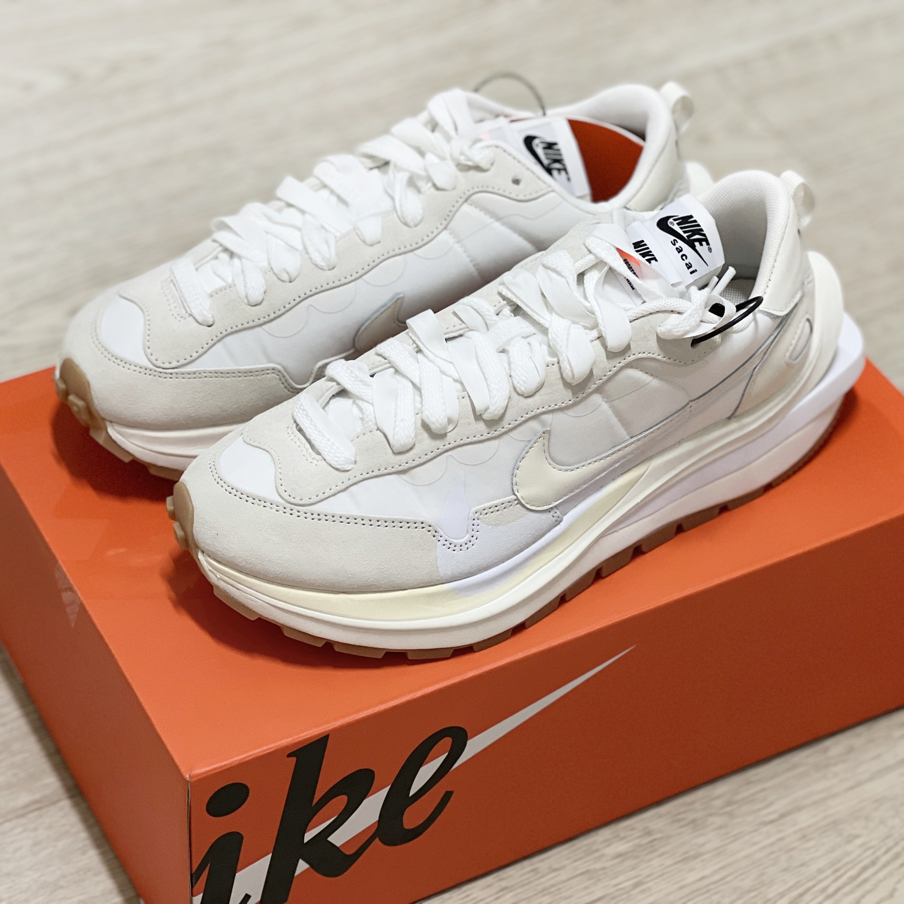 Nike x Sacai VaporWaffle White and Gum 착용 스타일