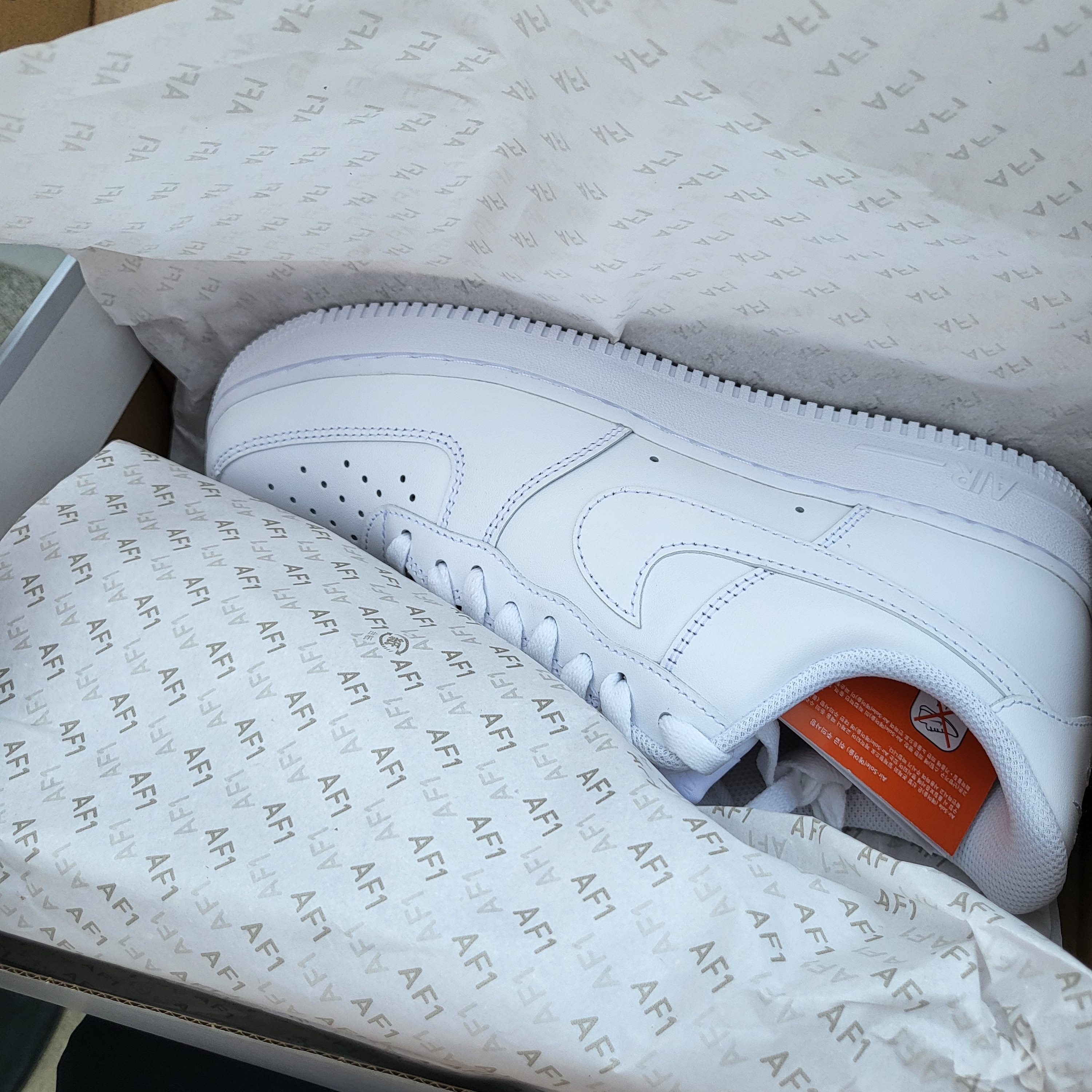 Nike Air Force 1 '07 Low White 착용 스타일 - 2