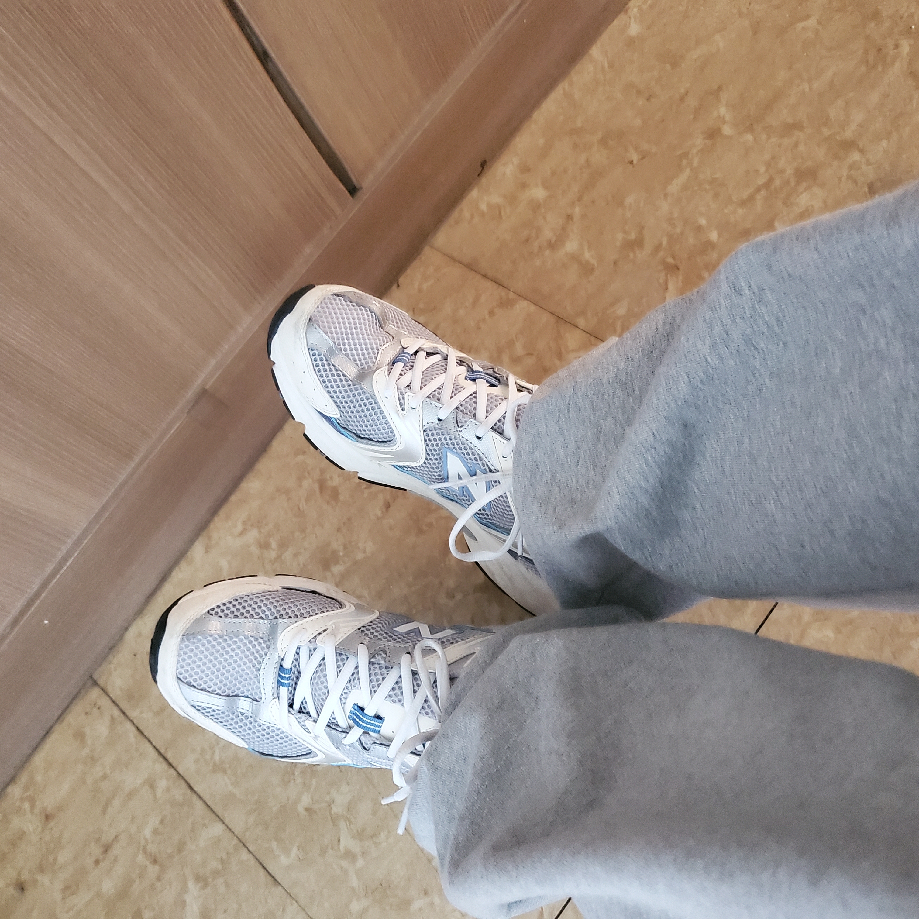 New Balance 530 Steel Blue 착용 스타일