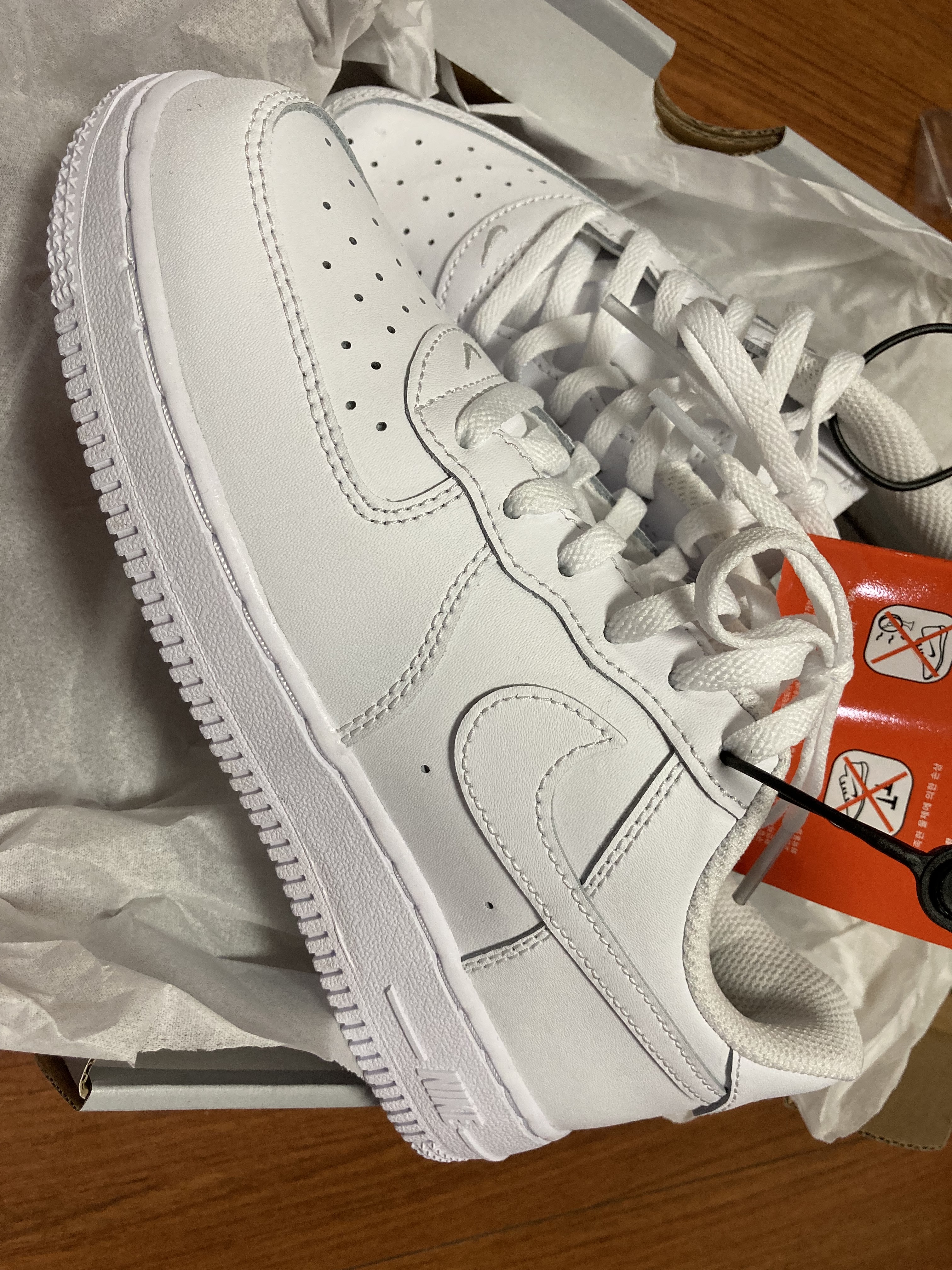 (PS) Nike Force 1 LE Triple White 착용 스타일 - 1