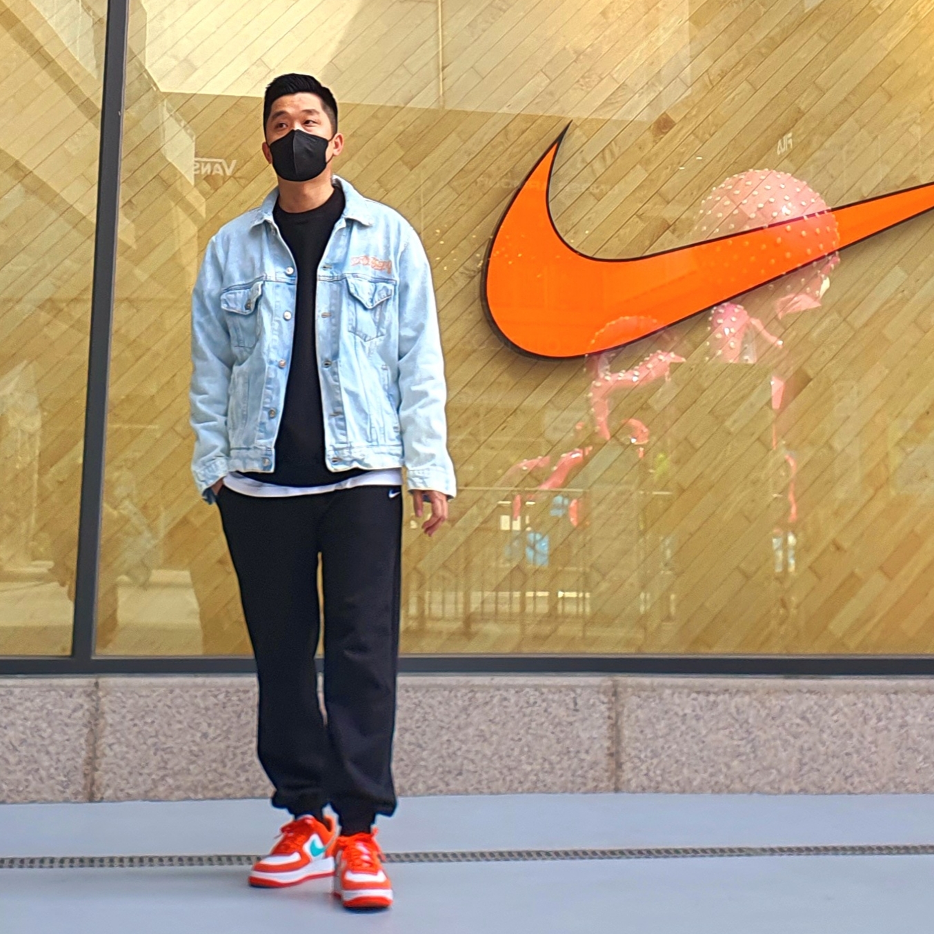 Nike Air Force 1 '07 LV8 Athletic Club Rush Orange Washed Teal 착용 스타일