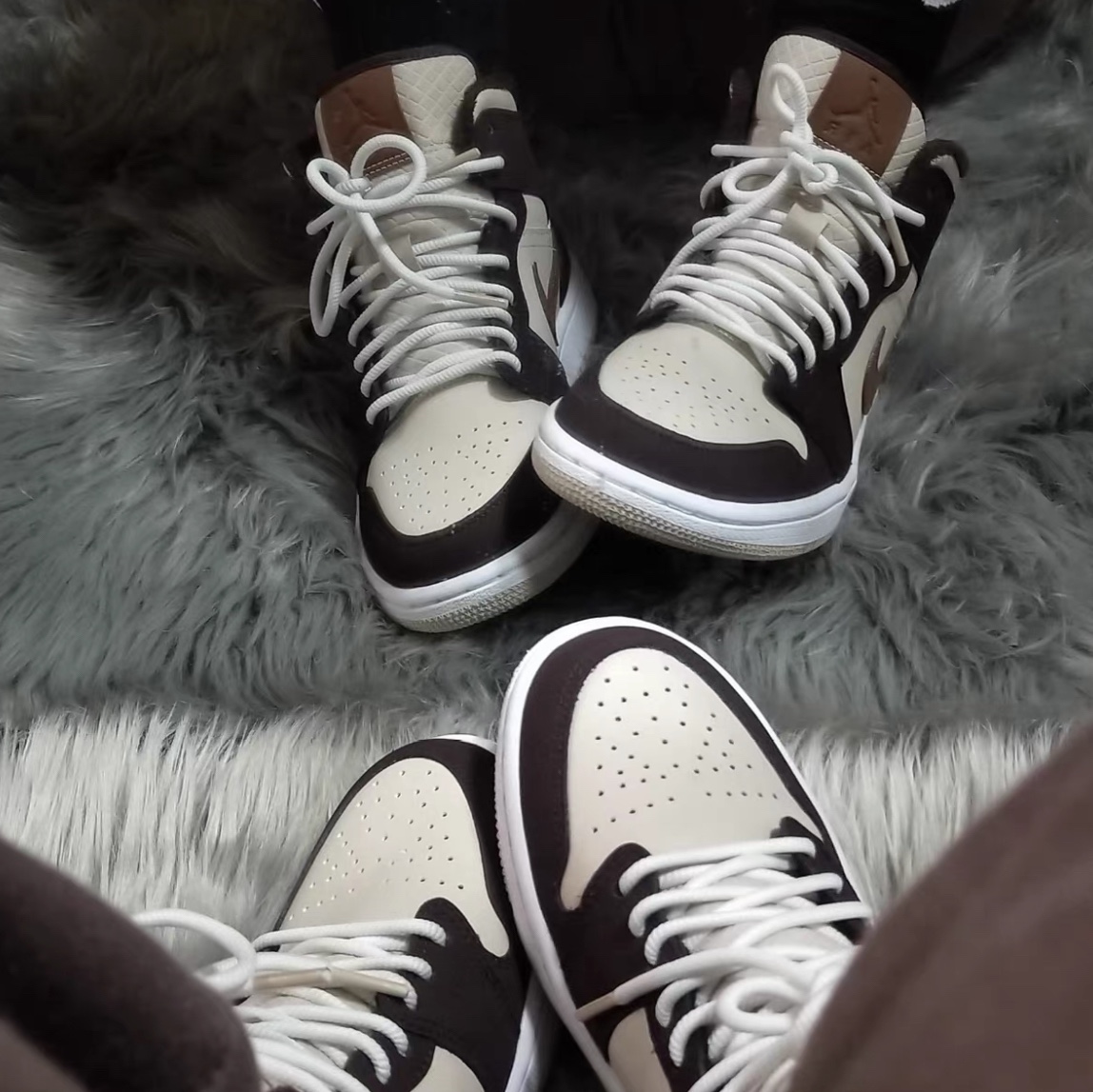 (W) Jordan 1 Mid Fleece Baroque Brown Sail 착용 스타일 - 5