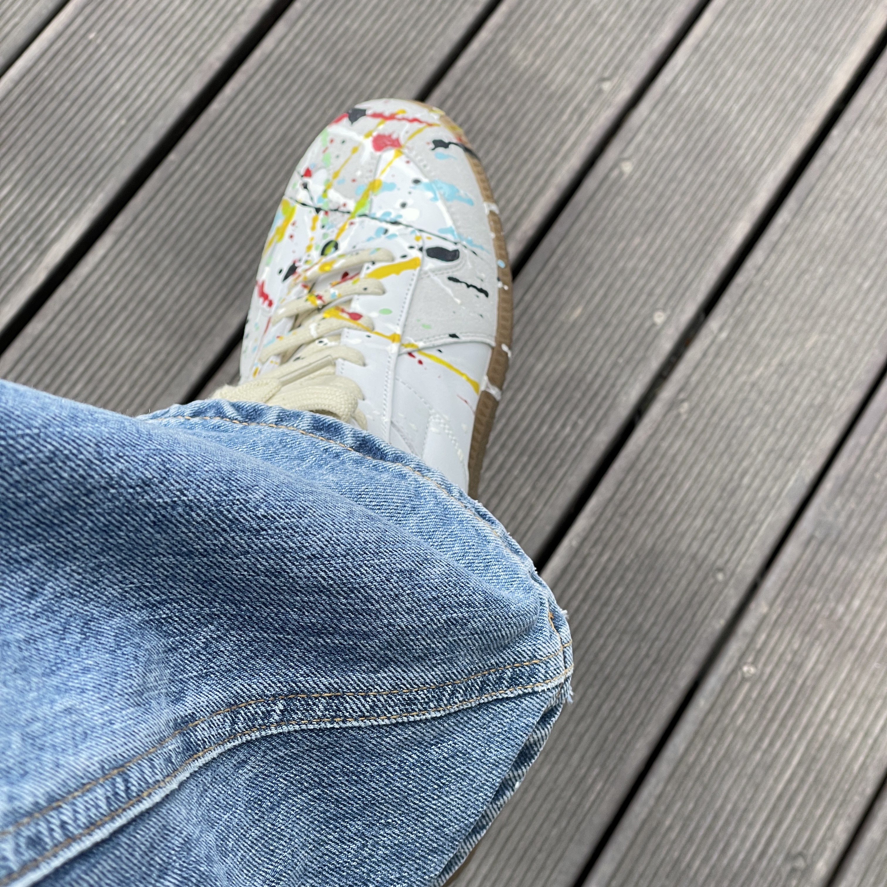 Maison Margiela Replica Paint Drop Sneakers 착용 스타일