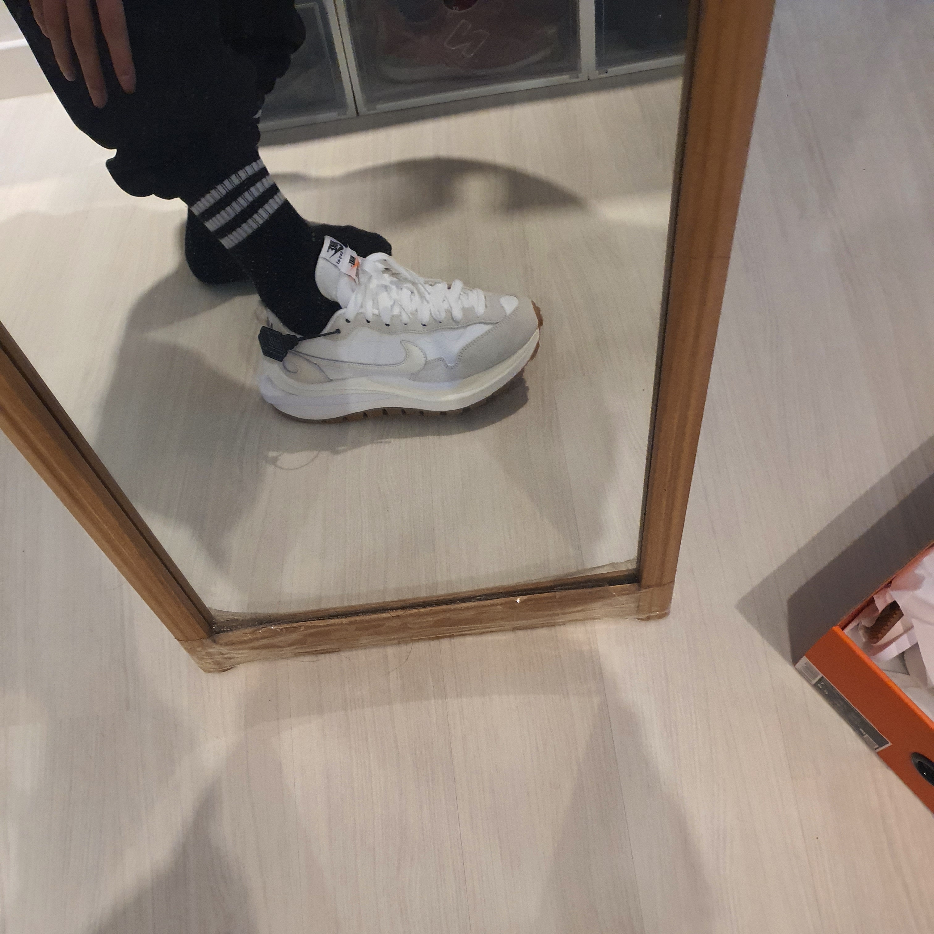 Nike x Sacai VaporWaffle White and Gum 착용 스타일 - 2