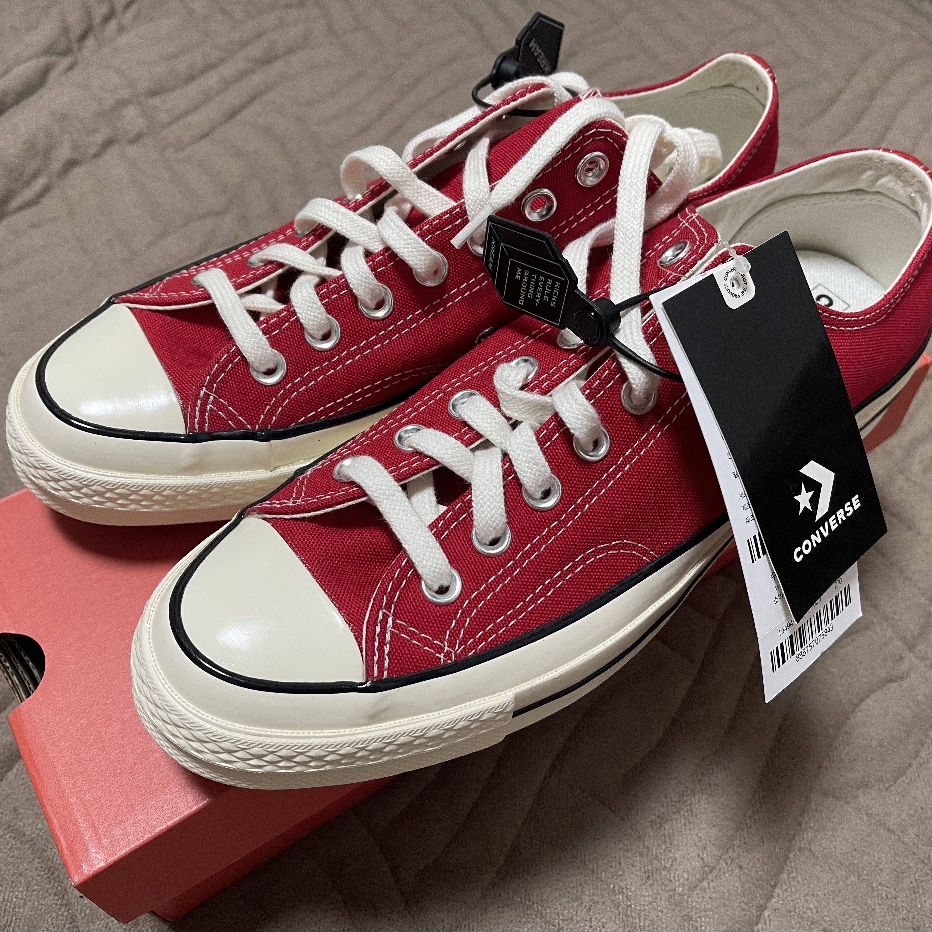 Converse Chuck 70 Ox Enamel Red 착용 스타일 - 2