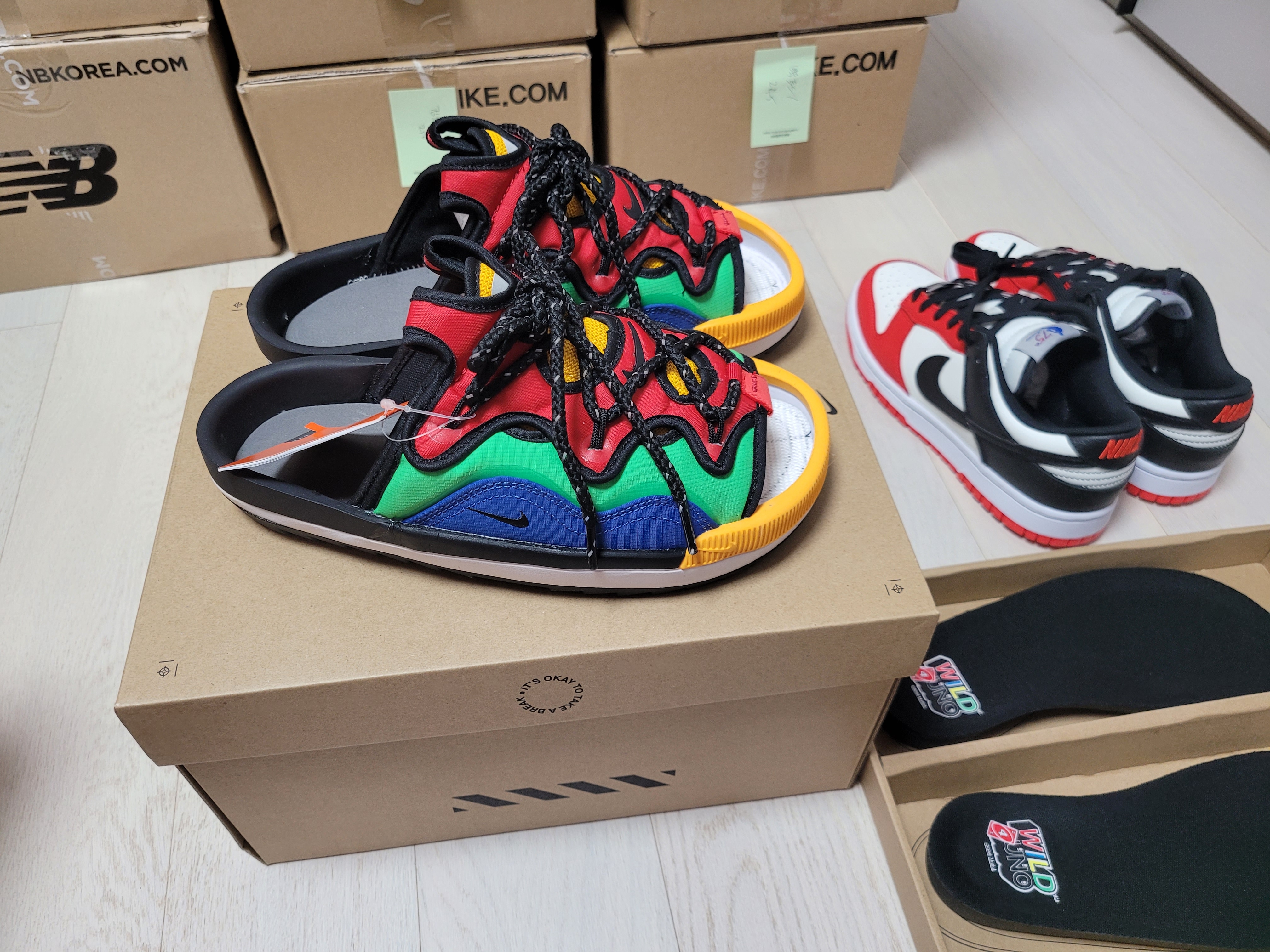 Nike x UNO Offline 2.0 PRM QS Multi-Color 착용 스타일