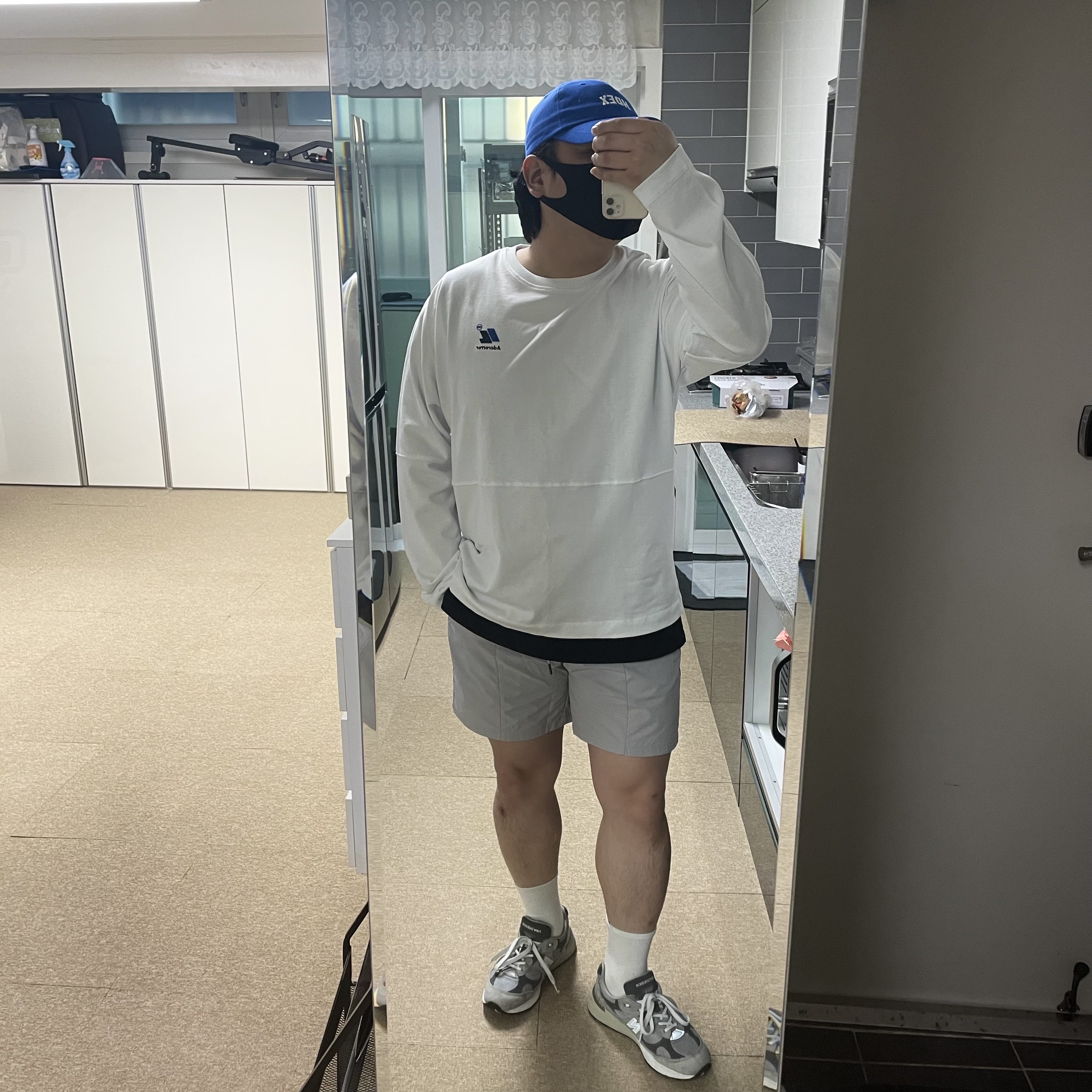 New Balance 992 Made in USA Grey - D Standard, Zara x Ader Error Premium Cotton Long Sleeve T-Shirt White 착용 스타일